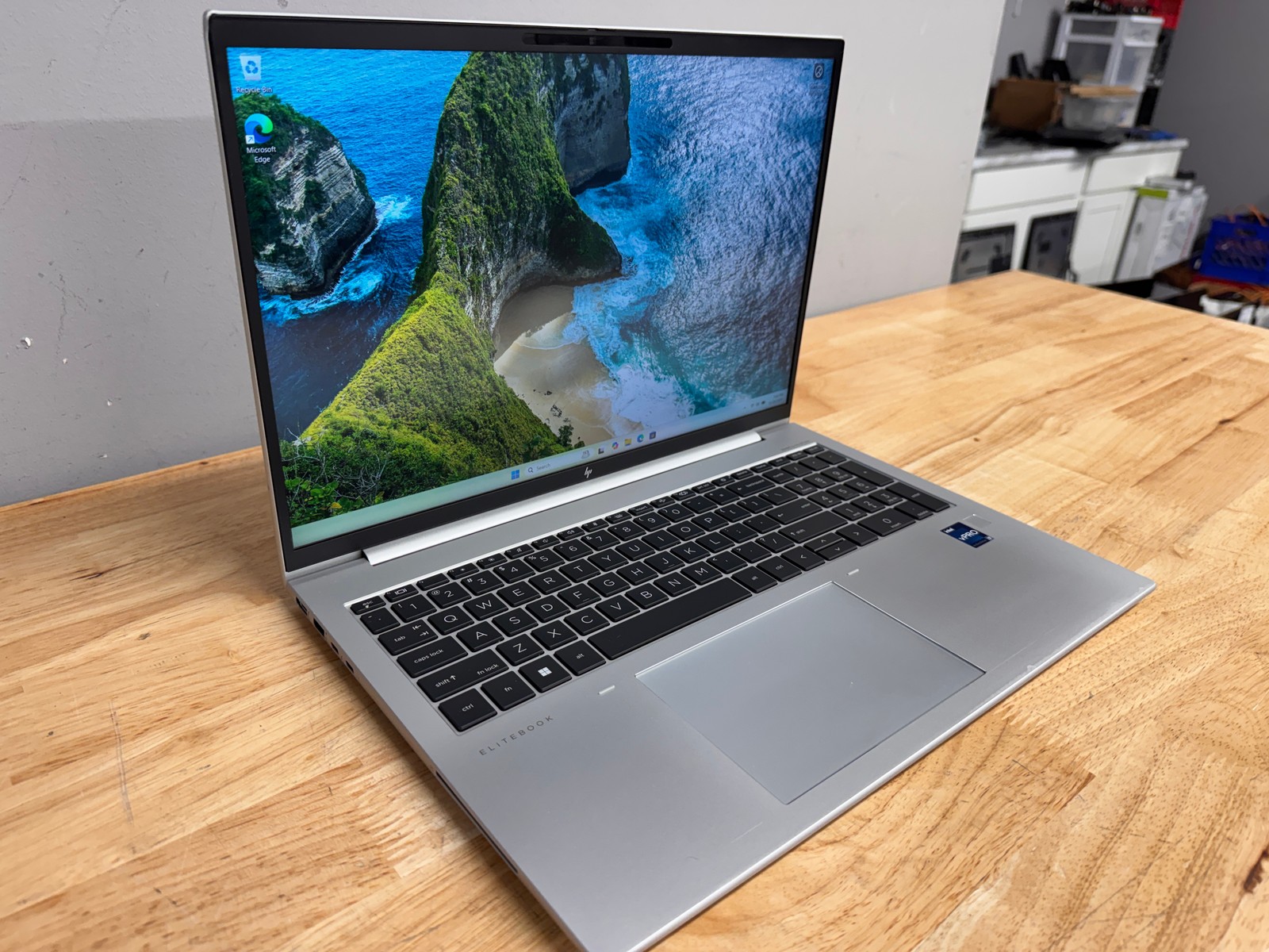 HP EliteBook 860 G10 16″ Laptop Intel Core i7, 512GB SSD, 32GB RAM, W11