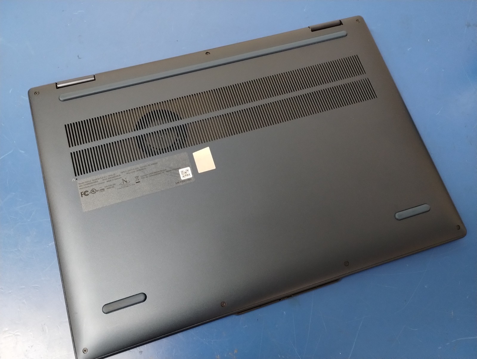 Lenovo IdeaPad 5 2-in-1 16AKP10, Intel Core Ultra 7 255U, 32 GB RAM, 1 TB NVMe
