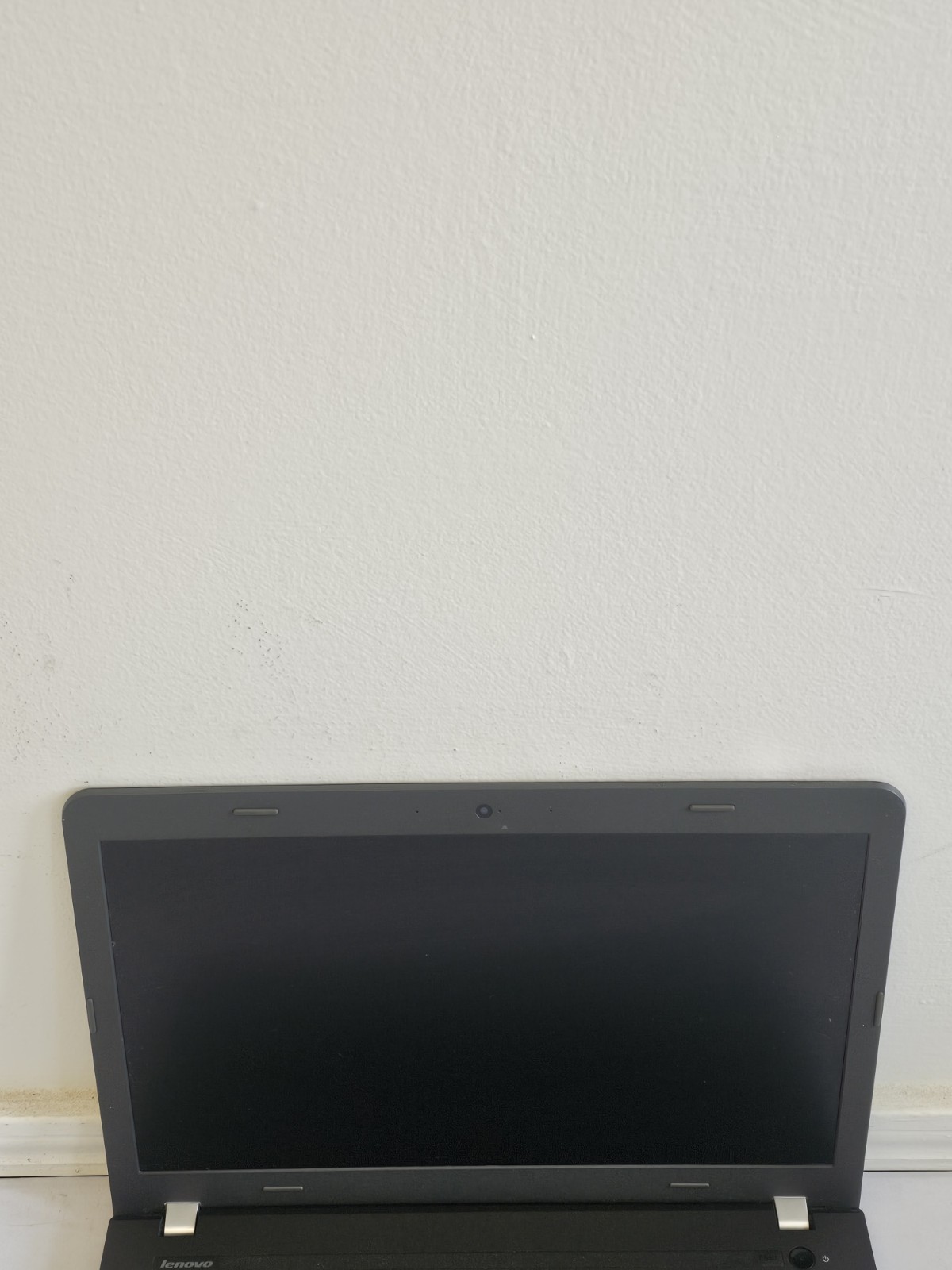 Lenovo ThinkPad E550 Laptop – i5-5200u – 8GB RAM – 500GB HDD – Win 10 – READ