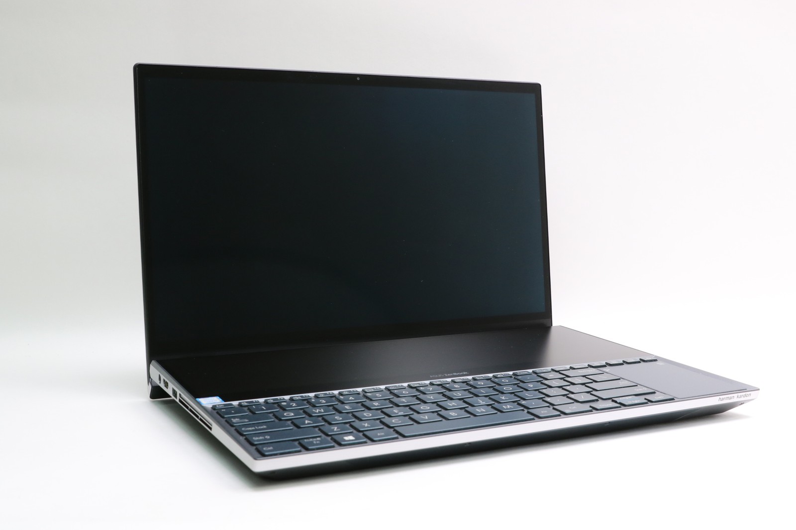 Read! 15″ Asus Zenbook Pro Duo Ux581gv, i7-9750H, 16GB, 1TB SSD, RTX 2060, Touch