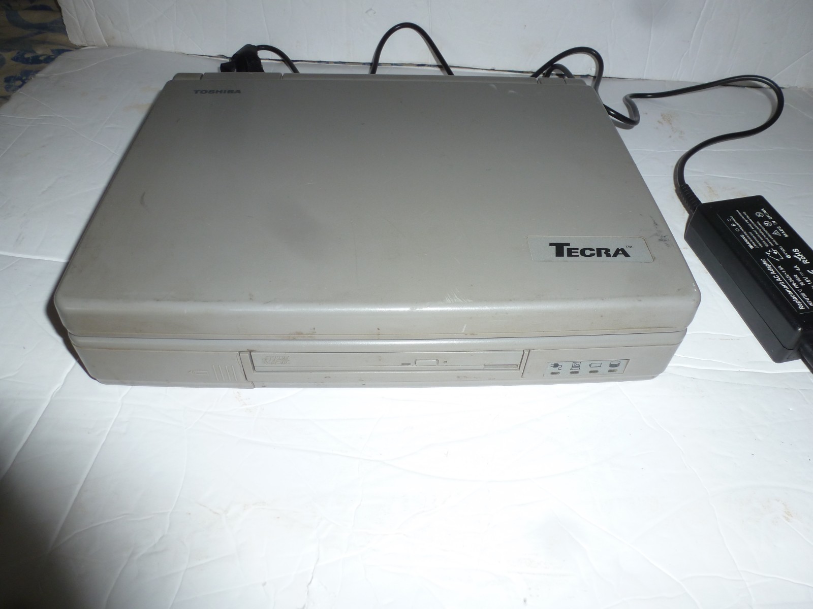 Vintage TOSHIBA TECRA Laptop 730XCDT/2.1 TESTED Windows 98