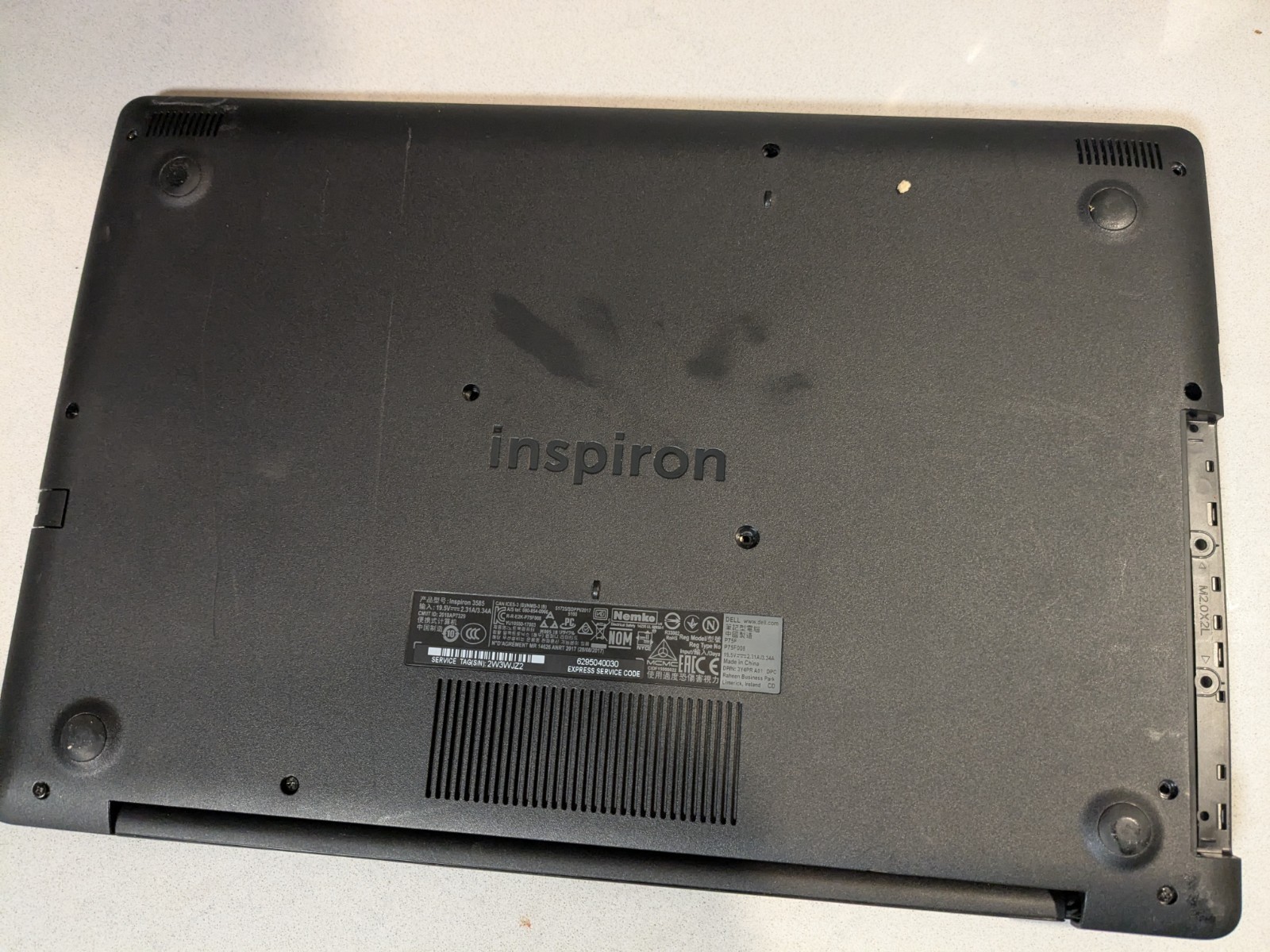 Dell Inspiron 3585 Laptop 15.6″ Ryzen 3 2200U 8GB Radeon Vega No HDD No OS