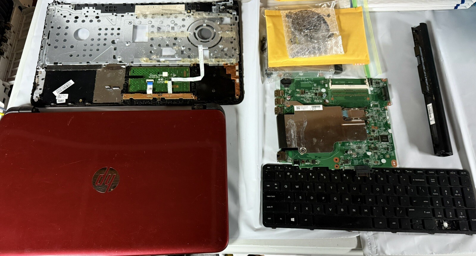 Red HP 15-F272WM Laptop 15.6″ (500GB HDD, 4GB RAM) Windows 10 DVD