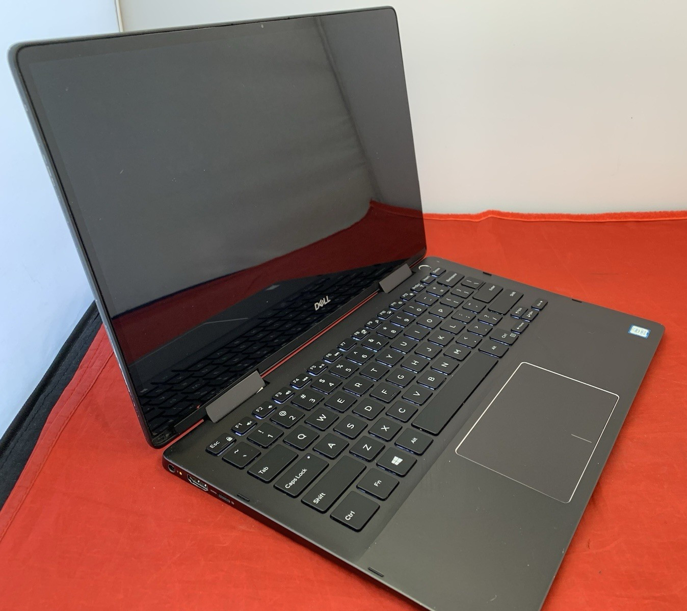 Dell Inspiron 7386 14″ Core i7 16GB 256GB Black FOR PARTS ONLY