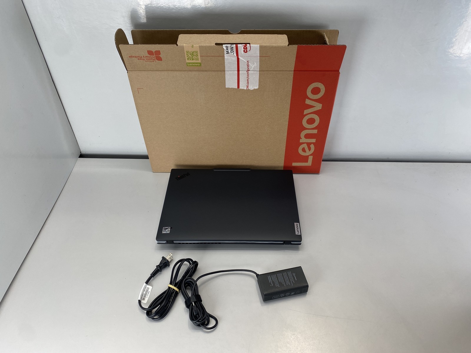 Lenovo Laptop ThinkPad T14 Gen 6 14″ Intel Core 5 235U 256GB- Black