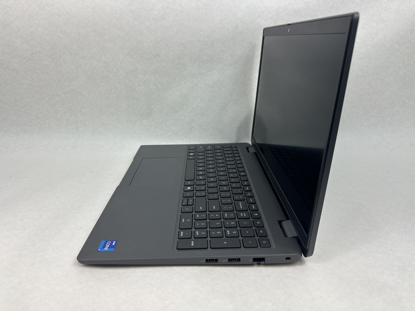 Dell Latitude 3550 _ 16GB RAM _ 256GB SSD _ 15.6″ FHD _ Intel Iris Xe _ Intel i7