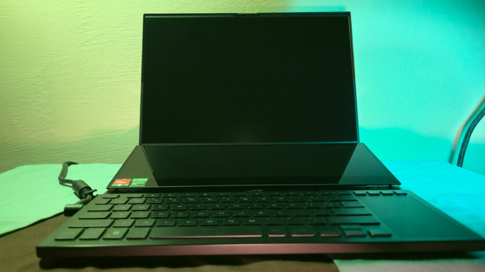 Asus ROG Zephyrus Duo 16 16″ Ryzen 9 2.5GHz 32GB RAM 1TB SSD GeForce RTX 4080