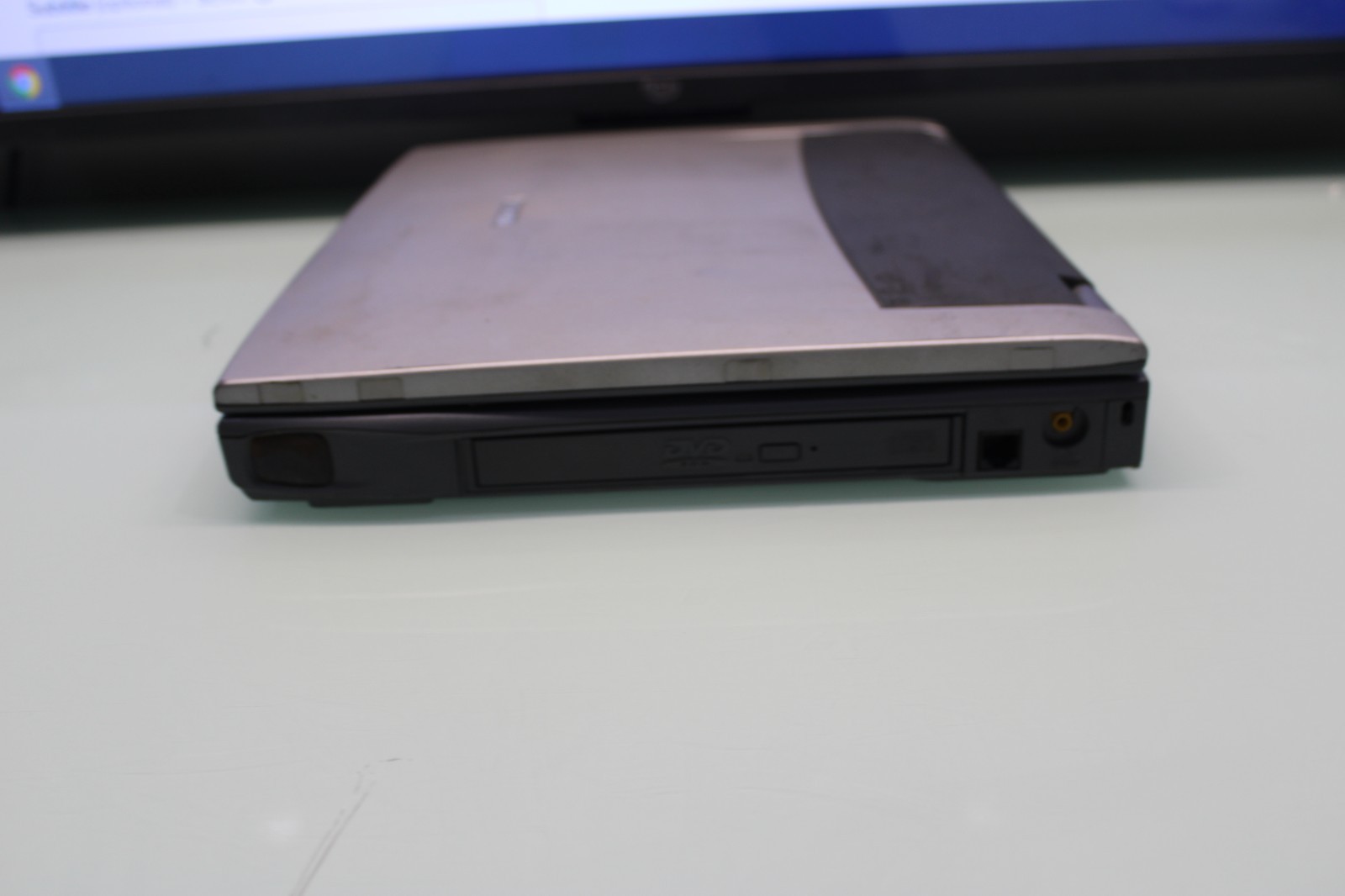 #9 Toshiba Tecra 8100 Pentium 3 1GHz FOR PARTS NO BOOT NO RAM NO HDD