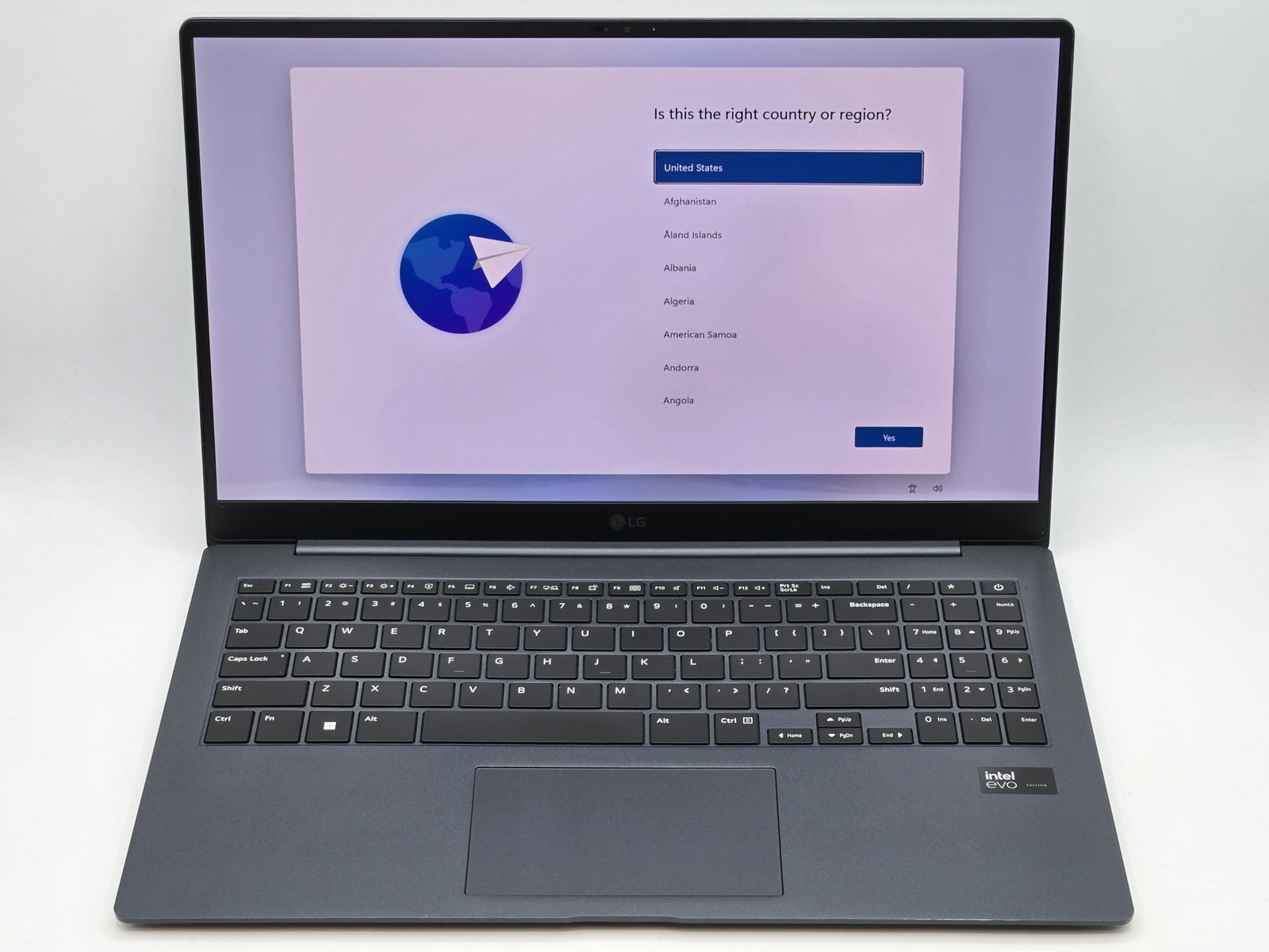 LG gram SuperSlim 15″ FHD ULTRA 7 155H 512GB SSD 16GB W11 Webcam Backlit IRCam