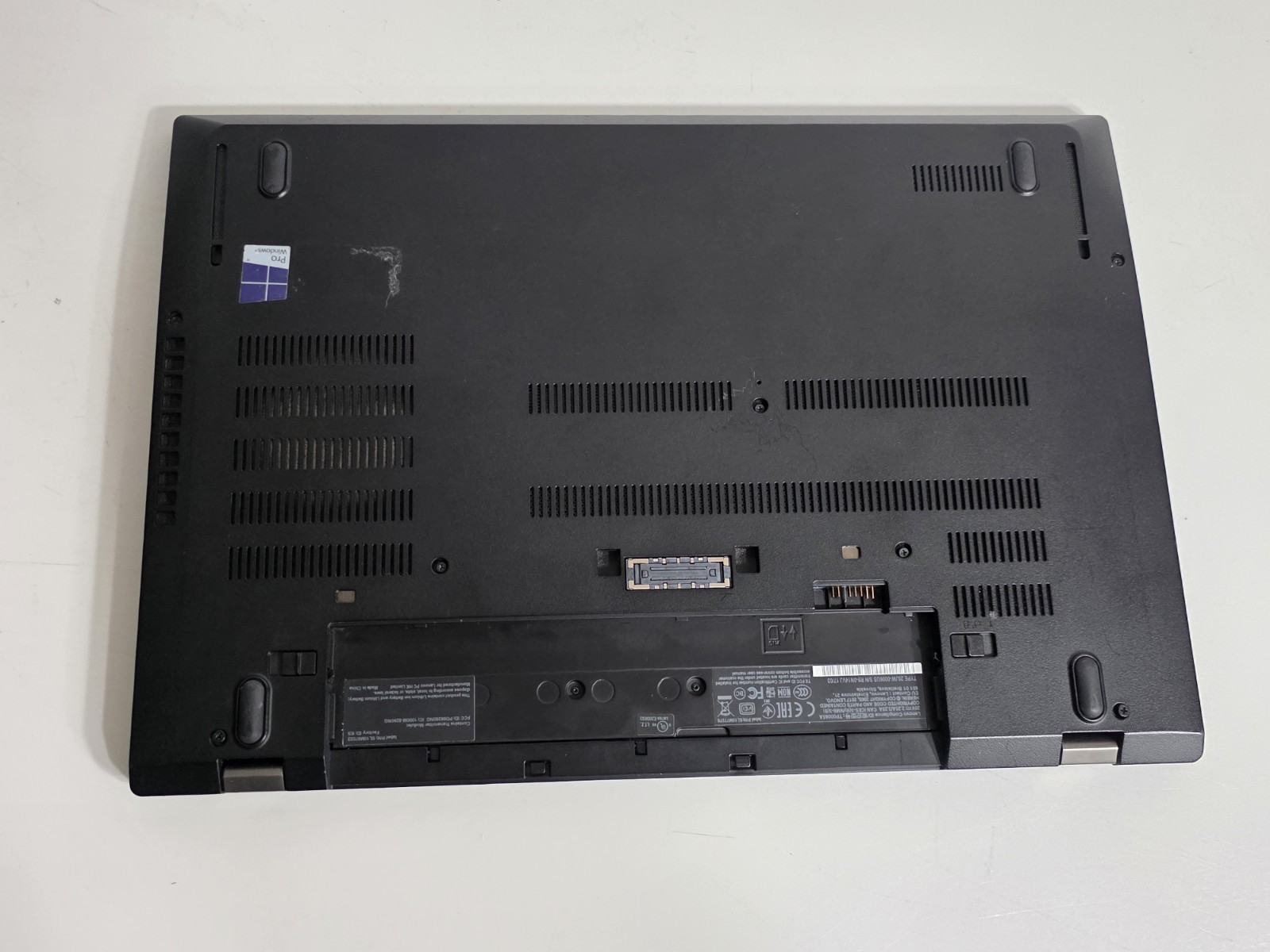 Lenovo ThinkPad T570 15.6″ FHD i5-6300U 16GB Not Working – For Parts