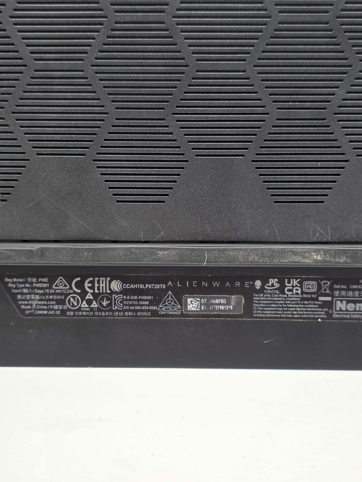 Dell Alienware m17 R3 17.3″ i7-10750H RX 5500M 16GB 256GB SSD For Parts