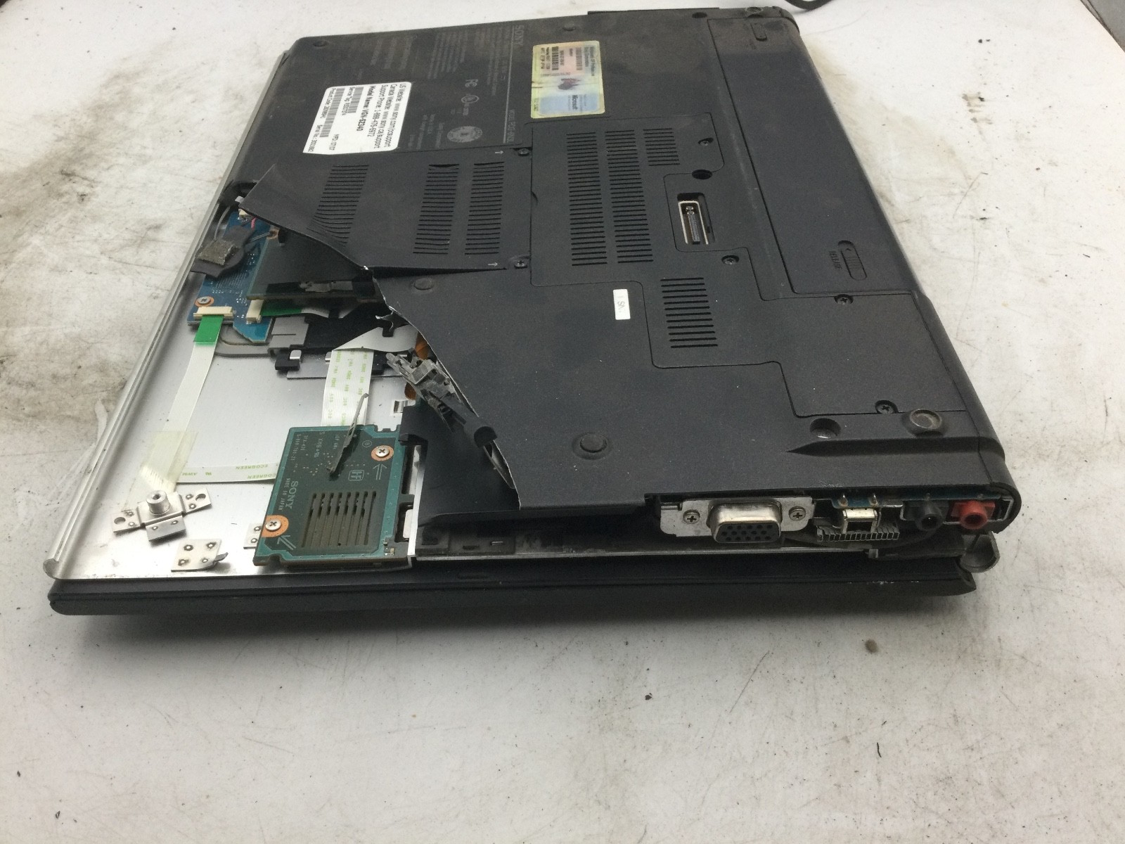 SONY VAIO VGN SZ340 – FOR PARTS/NO POWER – INTEL CENTRINO – 256MB RAM – READ -BB