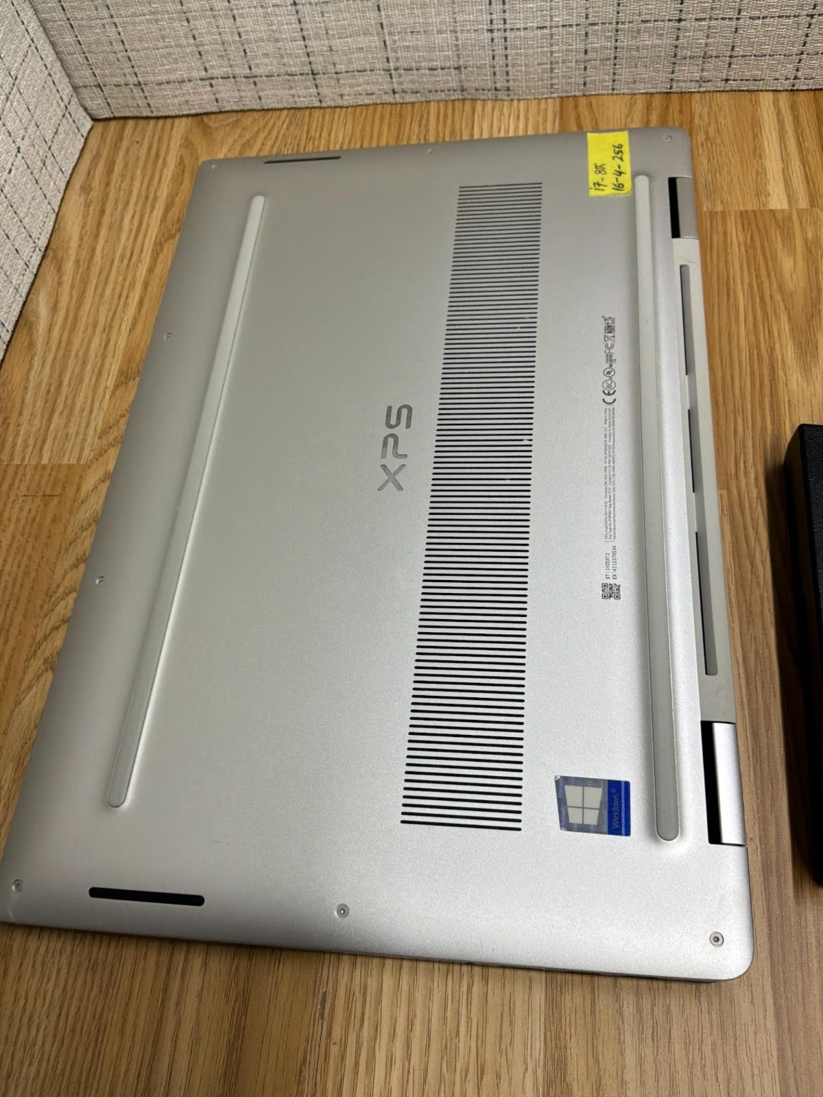 Dell XPS 15 9575 2-in-1 i7-8705G 16GB 256GB SSD 4GB Radeon Vega Touch Laptop