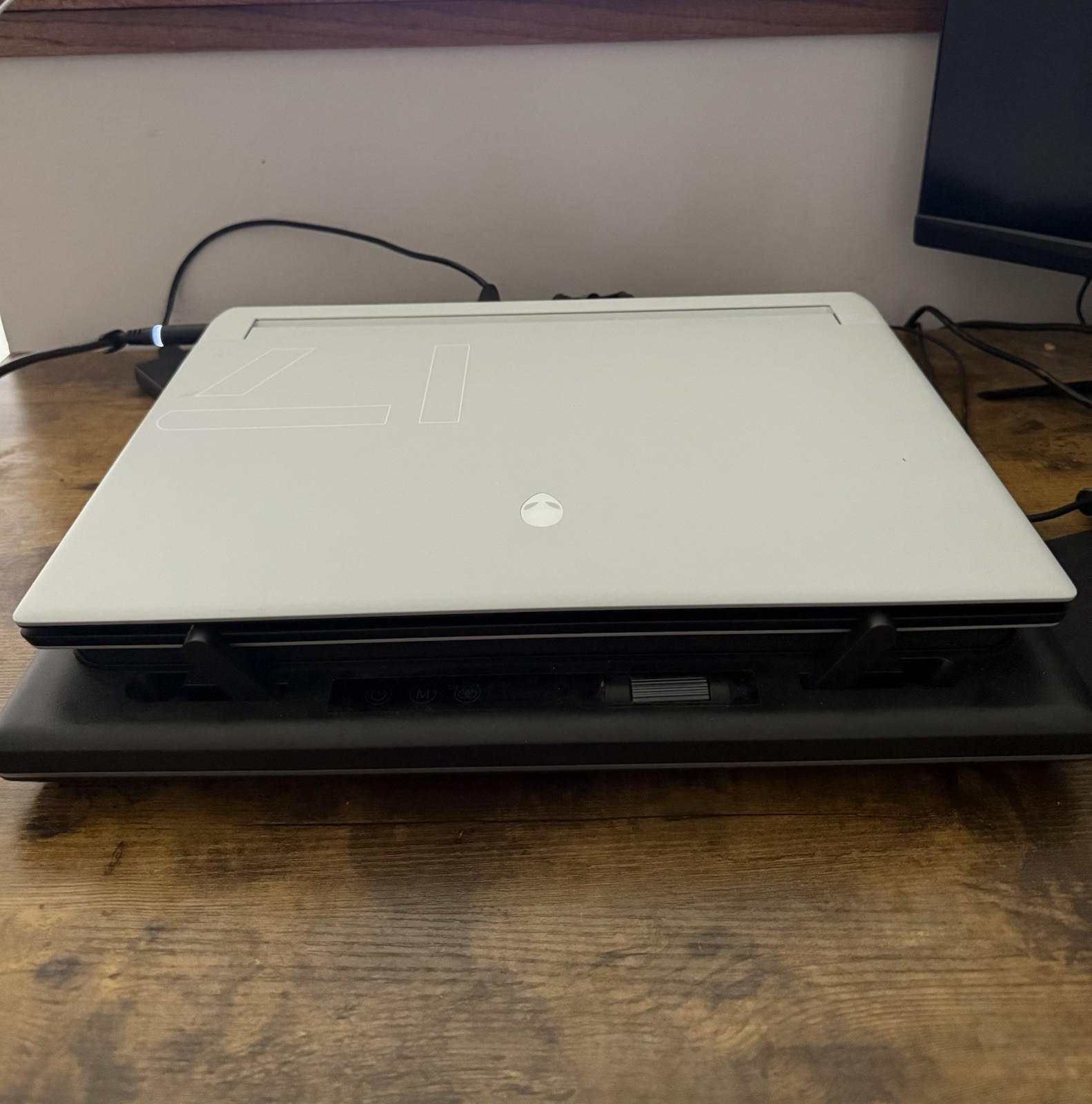 Alienware x17 R2 17.3″ 480hz i9-12900HK 32GB RTX 3080 Ti 1TB SSD Win11 White