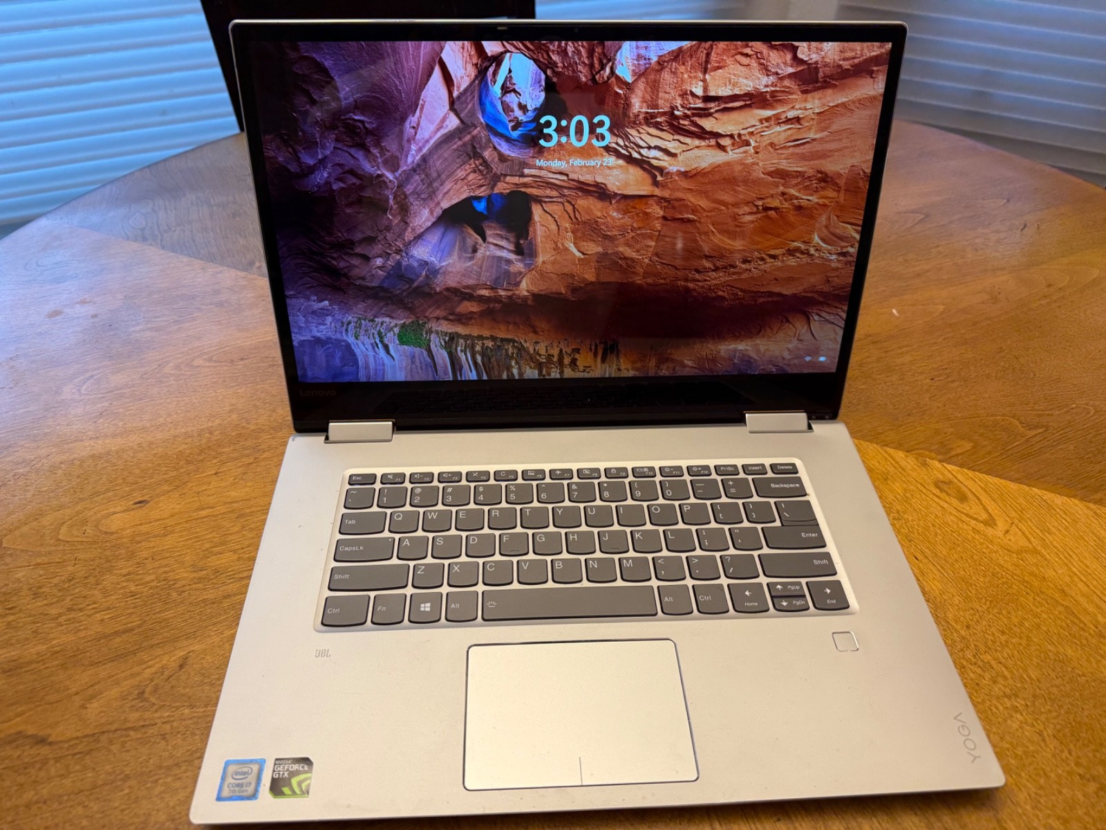 Lenovo Yoga 720-15IKB i7-7700HQ | 2-in-1 15.6″ 4K UHD IPS Touch-Screen, Win11