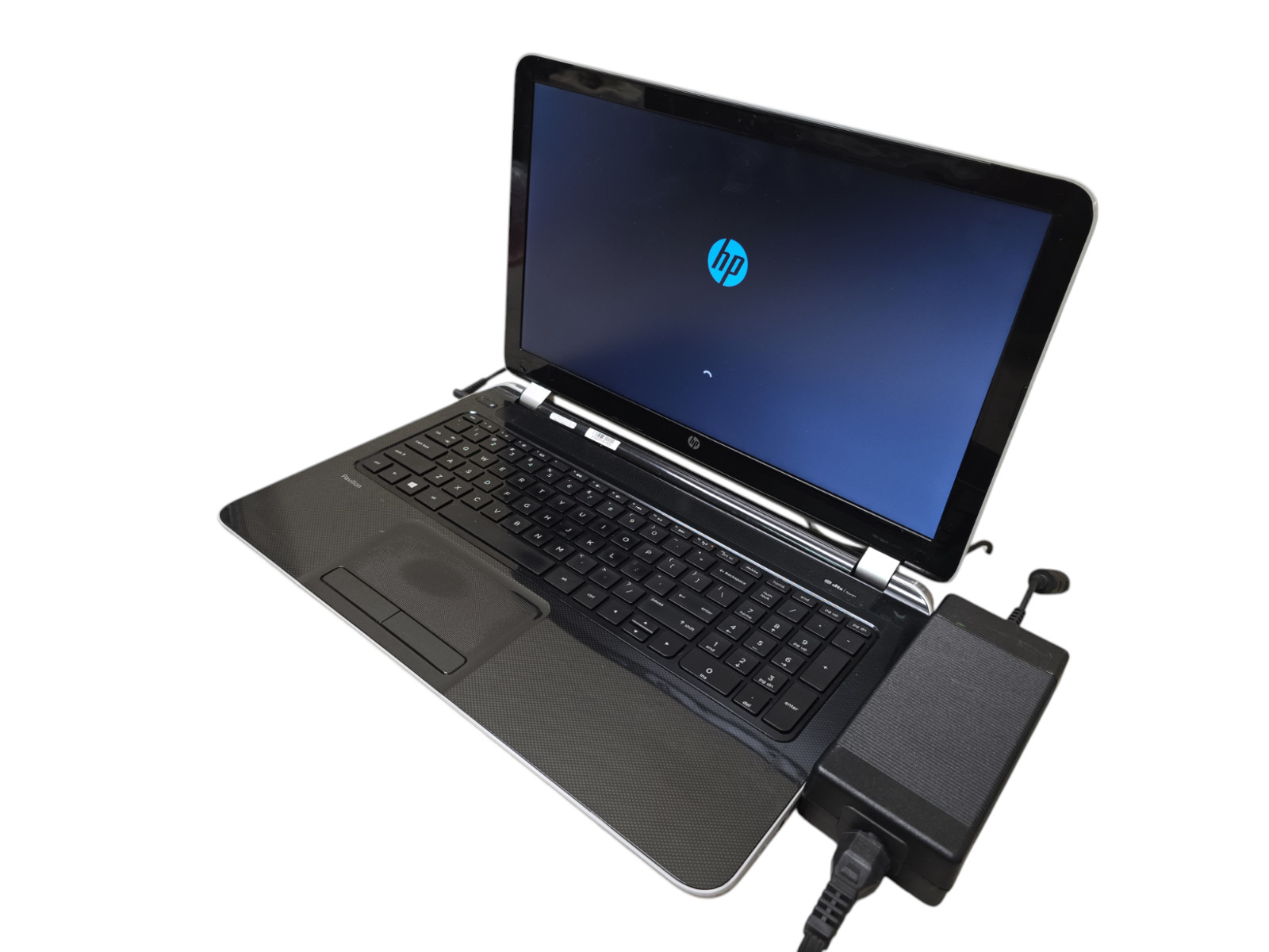 HP Pavilion 15-N211DX AMD A8-4555M@1.6GHz 120GB SSD 8GB Ram Win 11 Tested