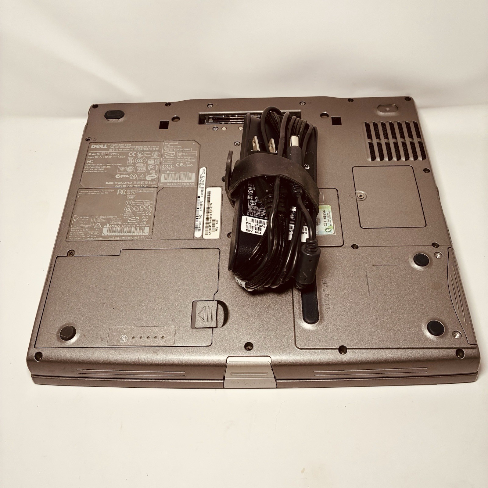 Vintage 14” Dell D610 Win2000 Pro 1GB 40GB DVD-RW 1400p Good Batt OEM AC Grade A
