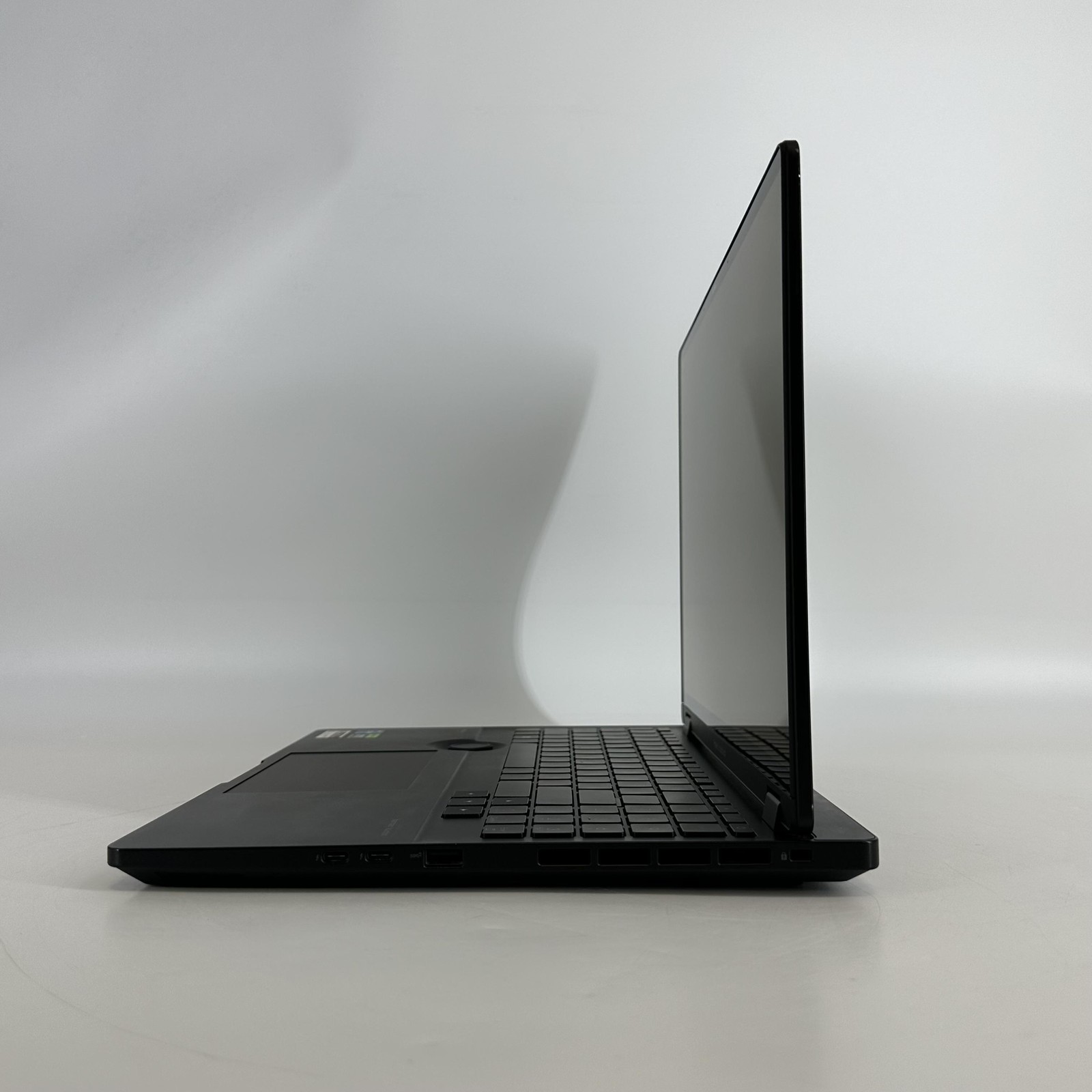 Asus ProArt Studiobook 16 QHD+ TOUCH 2.2 GHz i9-13980HX 32GB 1TB RTX 4070 Good