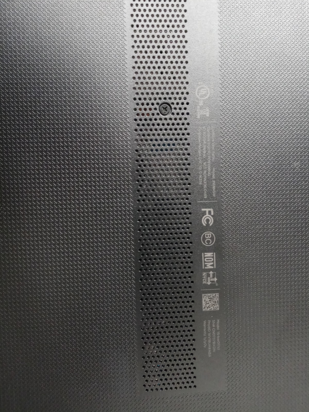 HP 15-BW017cl AMD A12-9720P 2.70GHZ Radeon R7, 12 | 12GB RAM | 256GB SSD| NO OS
