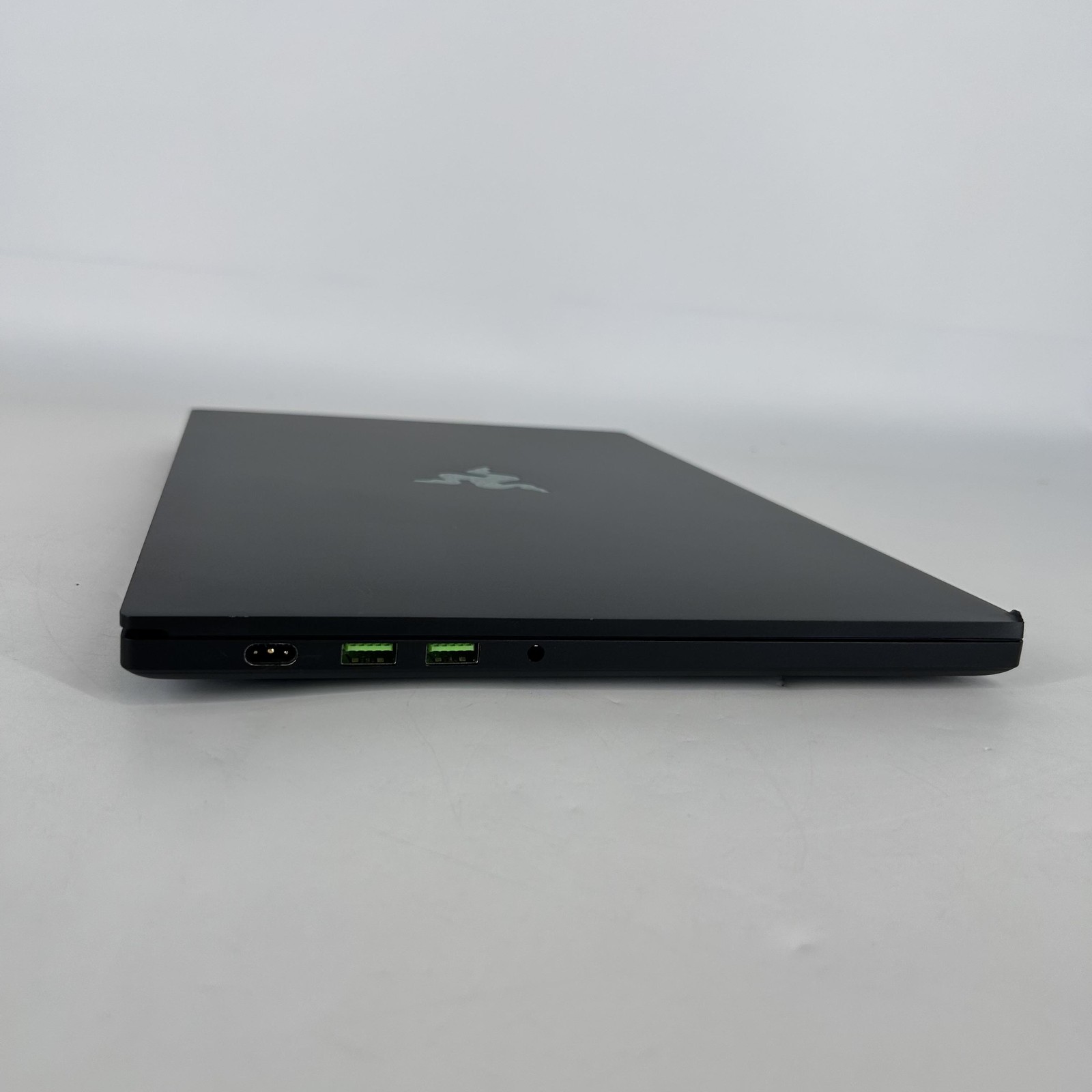 Razer Blade 15 Advanced 240Hz FHD i7-9750H 2.60GHz 16GB 2TB SSD RTX 2080 Max-Q