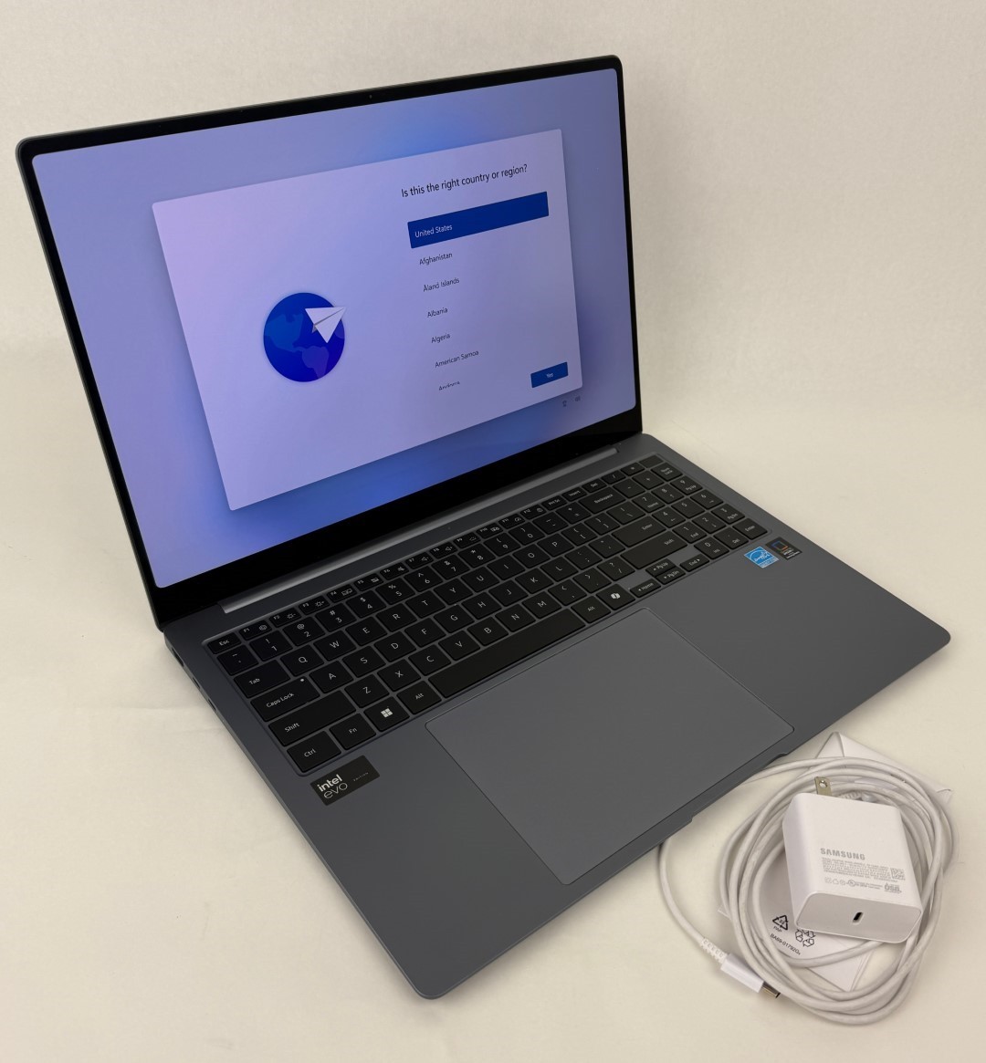 Samsung NP960XGK 16″ 2880×1800 Touch Ultra 7-155H 32GB 1TB SSD W11H Laptop