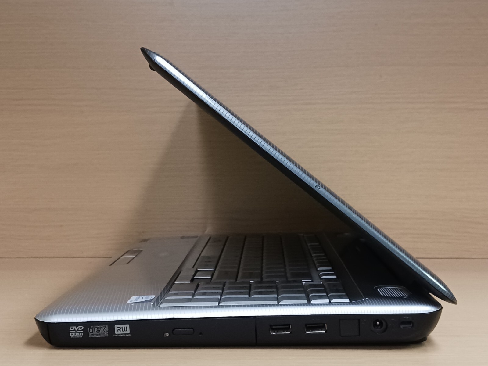Toshiba Satellite L505-ES5018 Laptop Intel CPU 300 GB HD 8 GB RAM Win 7 FPONW