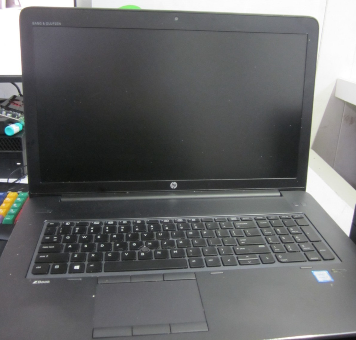 HP ZBook 17 G3 17.3″ i7-6700HQ 2.60GHz 16GB/256GB UBUNTU Laptop + AC NO BTRY