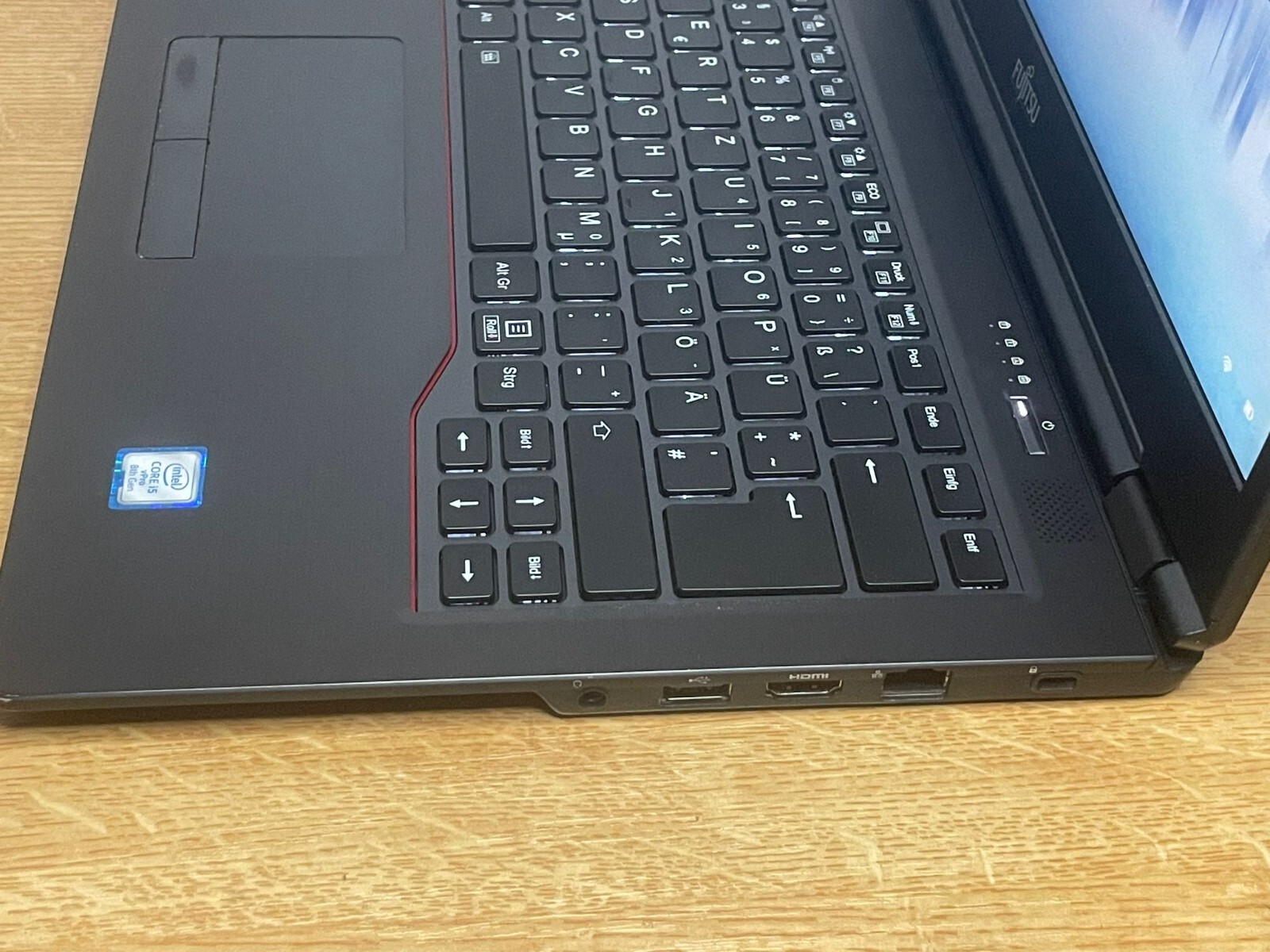 Fujitsu Lifebook U749 8365U 4×4.1GHz 16GB-RAM 256GB-SSD DE-BACKLIT LTE WIN-11