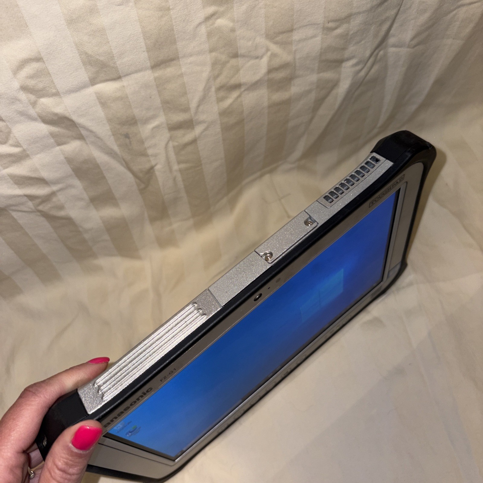 Panasonic Toughpad FZ-G1 Core i5 6300U 2.4GHz 8GB RAM 512GB SSD Win 10 Pro