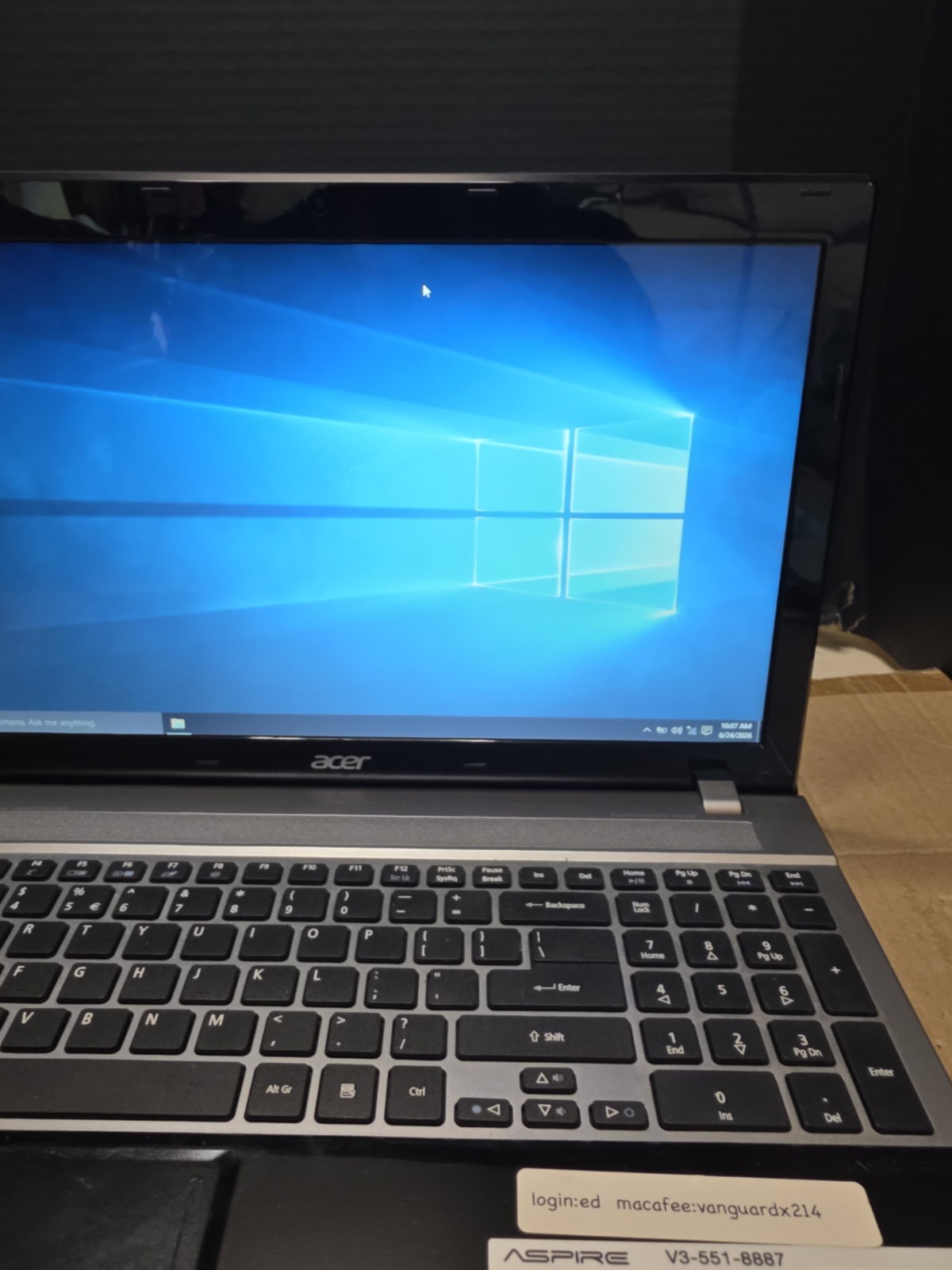 Aspire V3-551-8887 Laptop, Windows 10 AMD A8-4500M 4GB RAM 465GB HD NO BATTERY