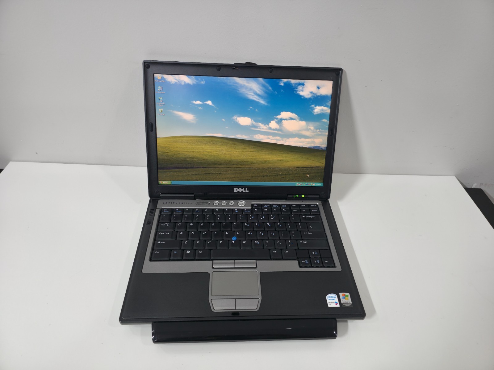Dell D620 Laptop 2.33ghz 1gb Windows XP Pro WIFI DVD 500GB very fast! RS232 REad