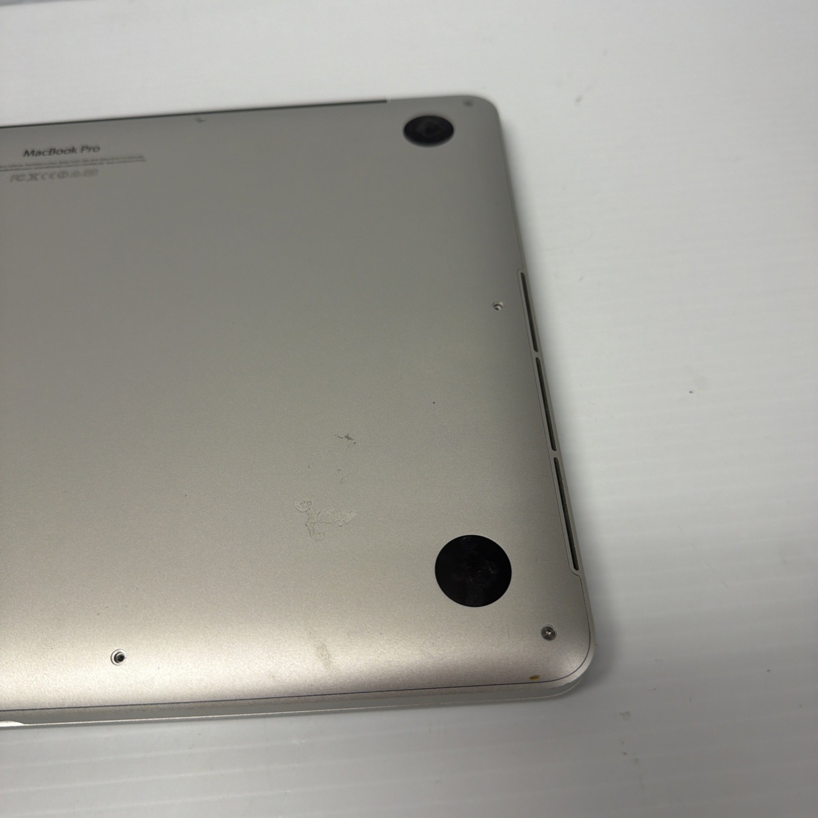 MacBook Pro 13″ A1502 EMC 2678 For Parts/Repair No SSD No Power