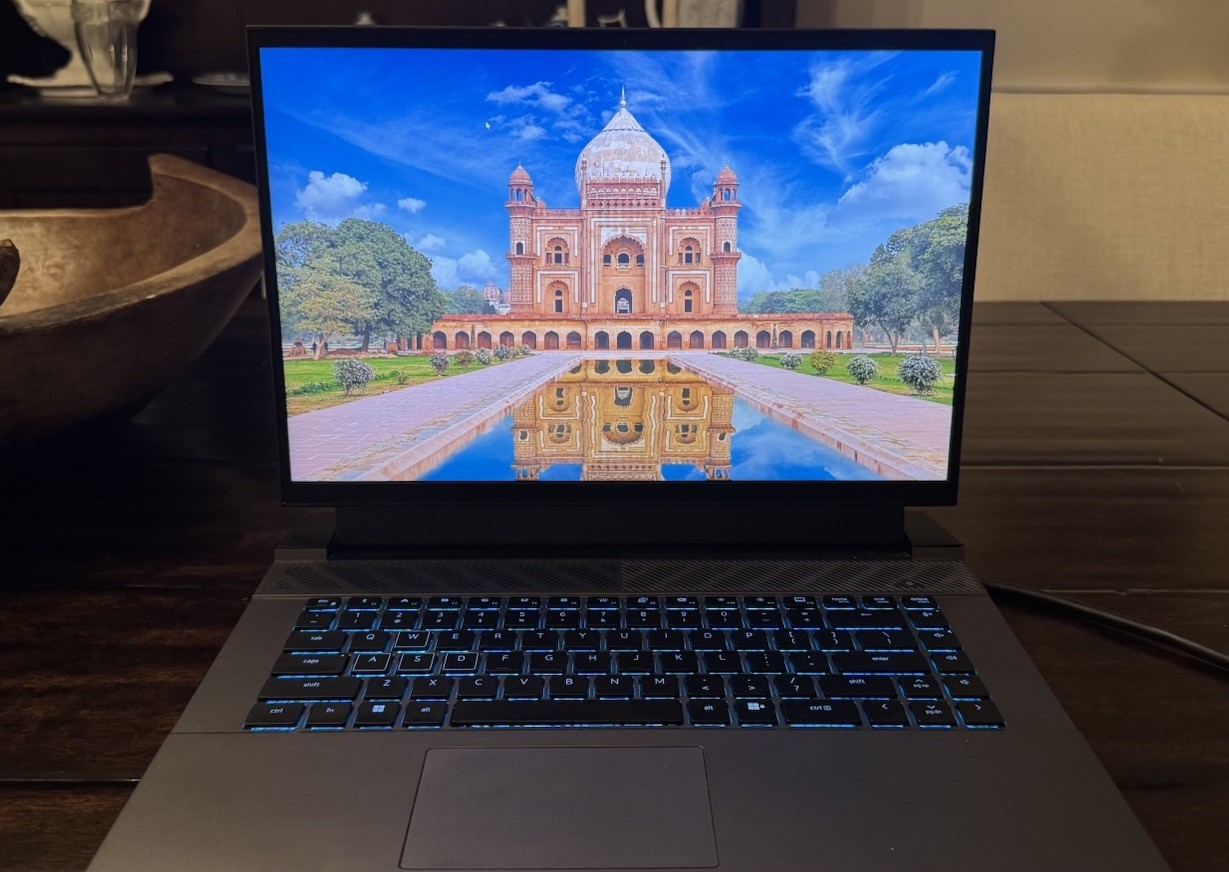 Dell 7630 laptop intel i7 13650hx 4060 16gb ram 1tb SSD