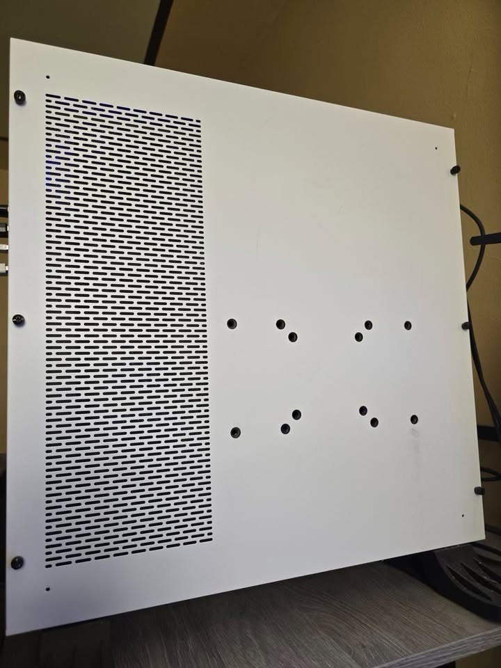 Thermaltake Intel Core I9-13900K-Nvidia Geforce RTX 4090/Alienware 31.6” OLED 4K