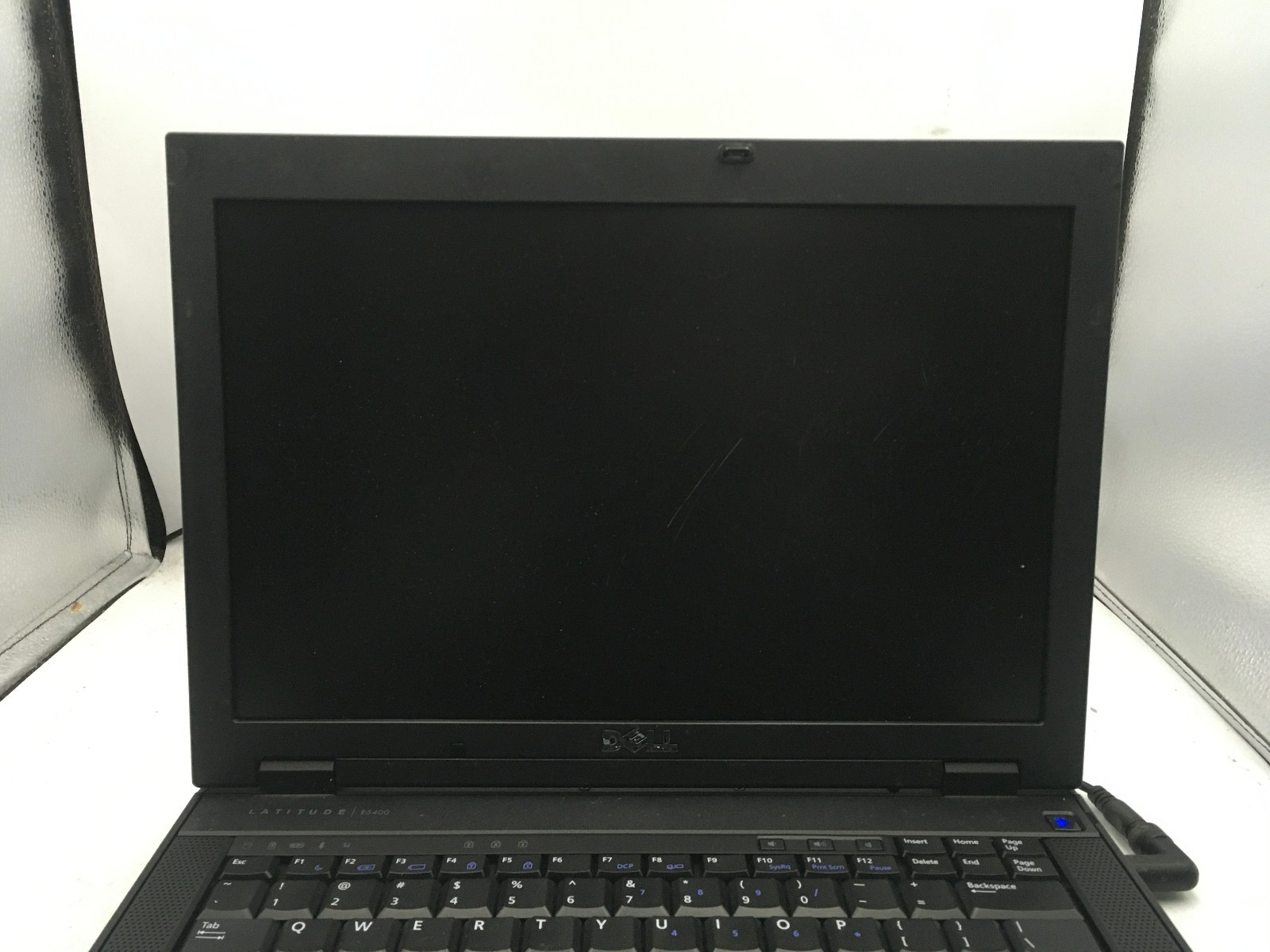 DELL LATITUDE E5400 – FOR PARTS/BAD LCD – INTEL CORE 2 DUO – NO RAM – READ – BB