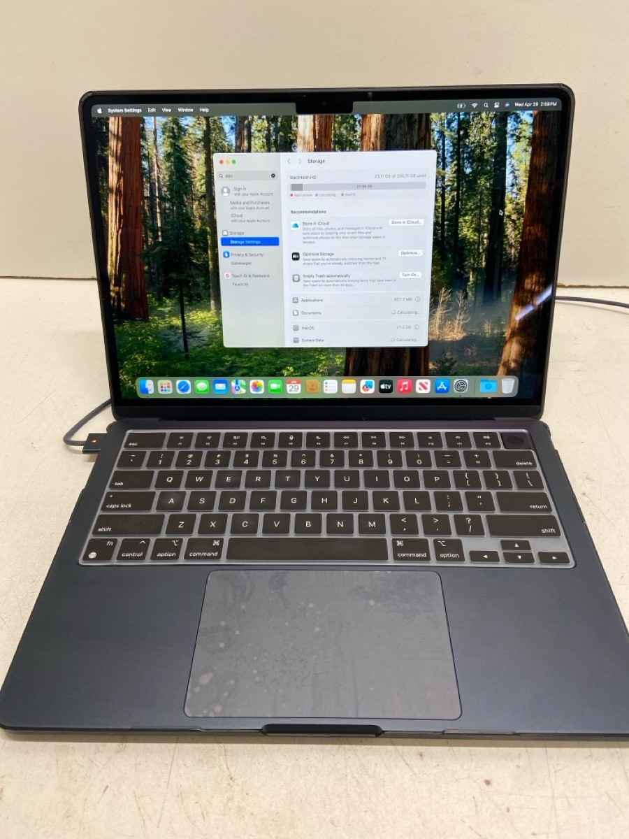 APPLE MACBOOK AIR M2 CHIP 256GB 8GB RAM WITH CHARGER (P18028140)