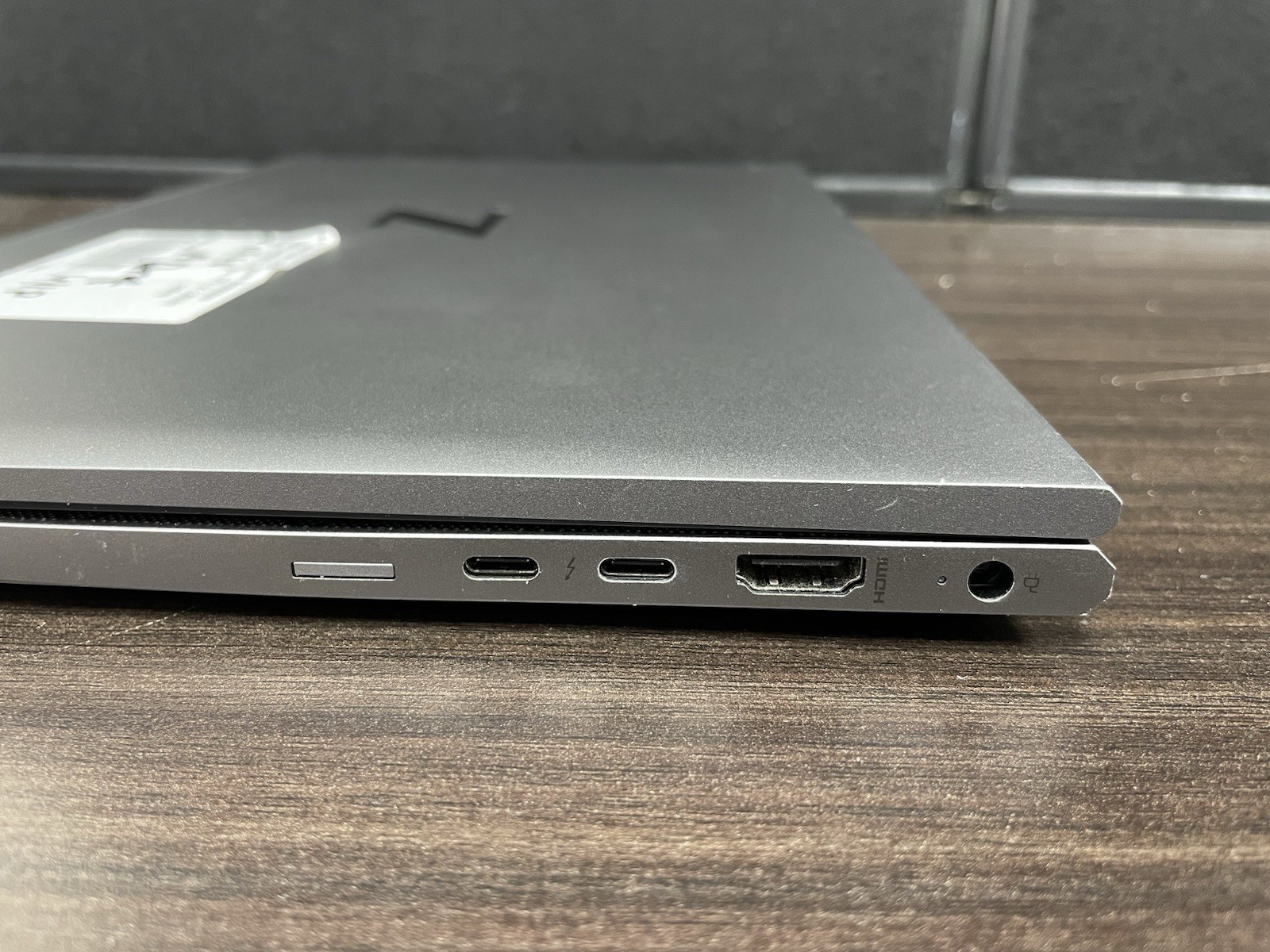 HP ZBook Firefly 14″ G7 i7-10610U 16GB RAM 128GB SSD