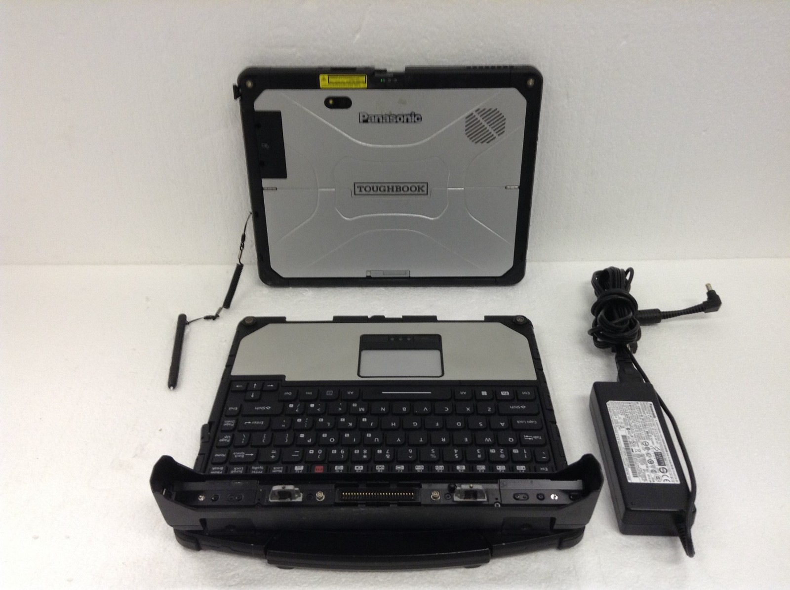 Panasonic Toughbook CF-33 MK1 i7-7600U w/16GB, 256GB SSD, Touch, 2x Bat, 3K HRS