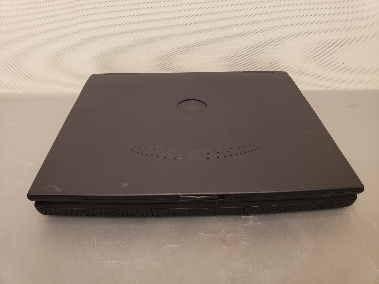 Vintage Dell Inspiron 2650 Intel Pentium 4 256MB 30GB WinXP Laptop AS-IS Read