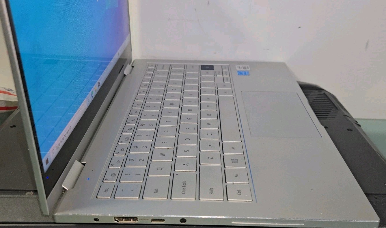 Samsung NP730QCJ Intel i7 GEN 10 118GB SSD, 12GB RAM Windows 10 No AC *READ*