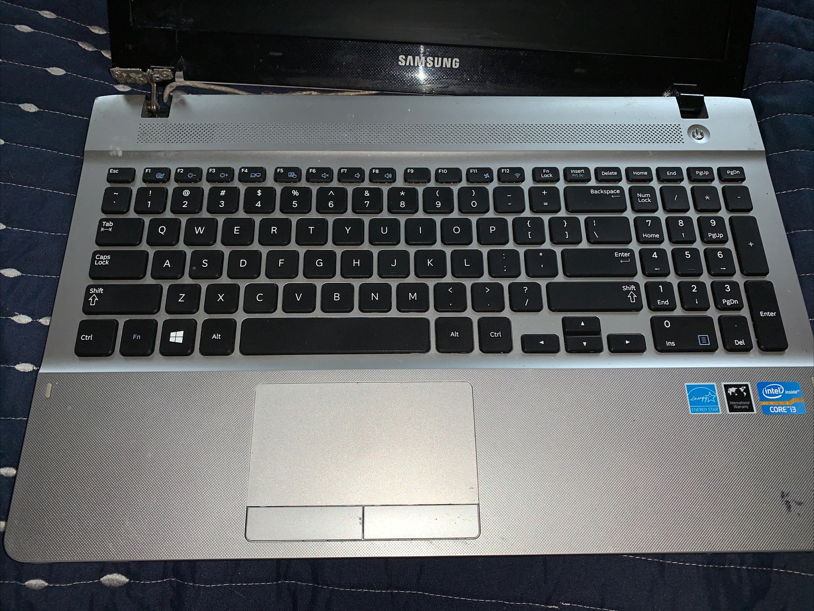 Samsung NP300E5E-A02US Core i3 3227U 1.90GHz 4 GB RAM with Hdd/battery/adapte