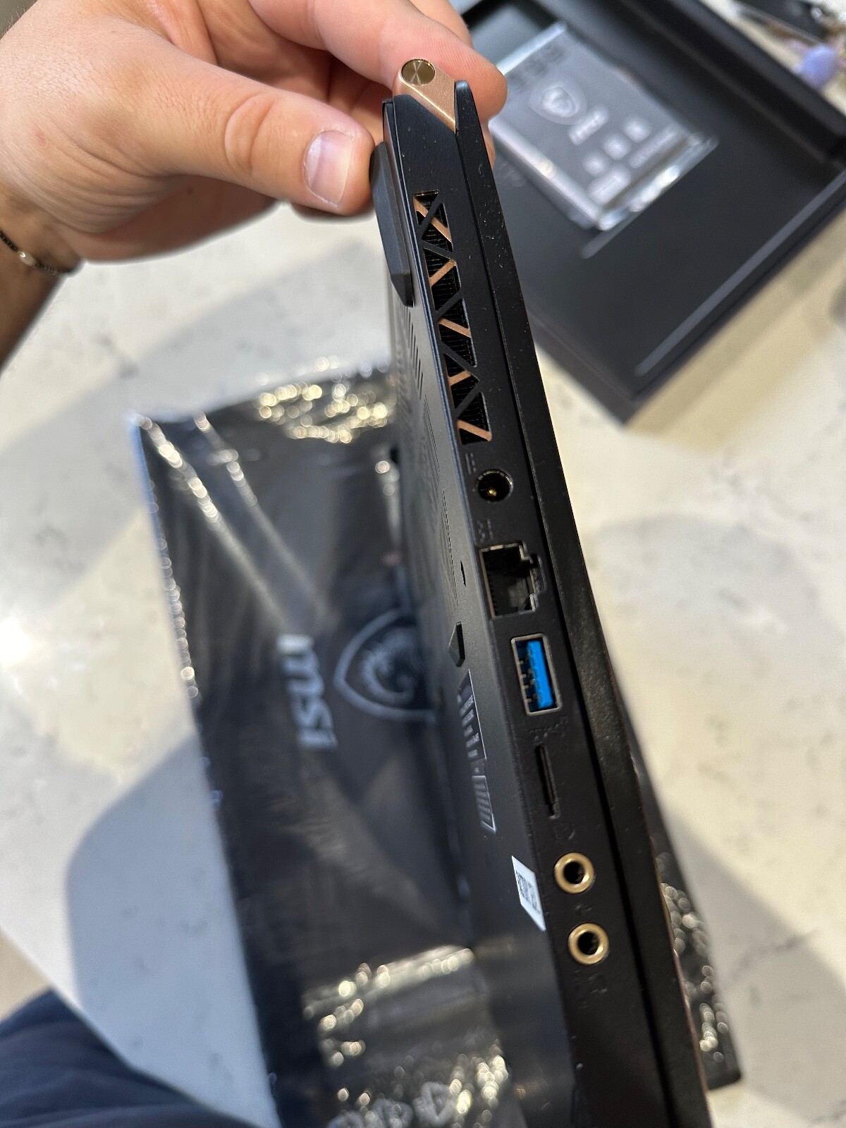 MSI GS75 Stealth-479 17.3″ Gaming Notebook – Intel i9 2.3Ghz – 32gb – 2080 Max-Q