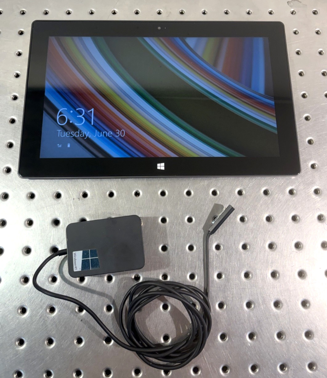 Microsoft Surface RT 64GB 10.6″ Tablet Model 1516 Windows RT 8.1 w/ Charger