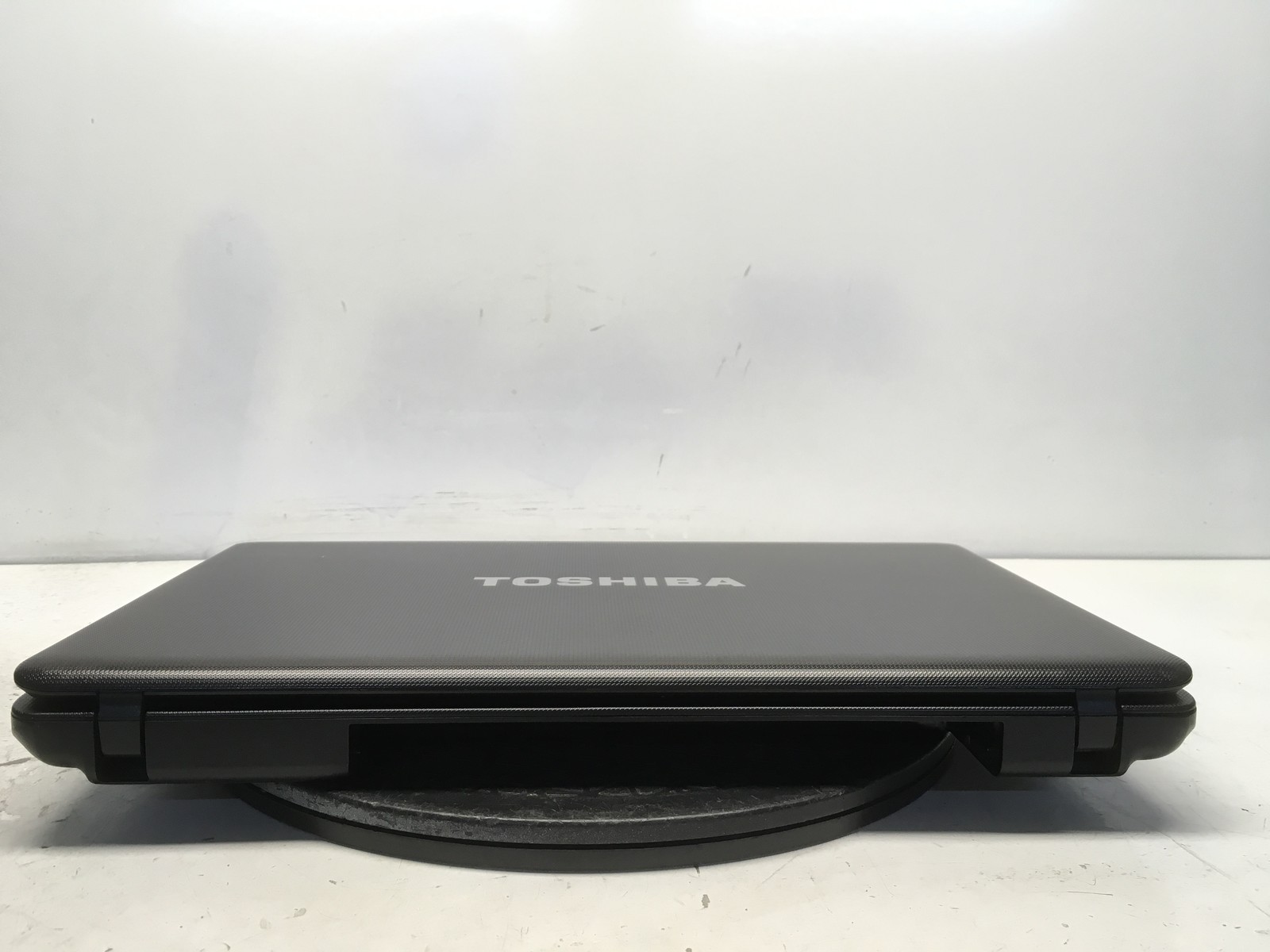 Toshiba Satellite C655D-S5063 AMD V120 2.2GHz 4 GB NO HDD No Batt