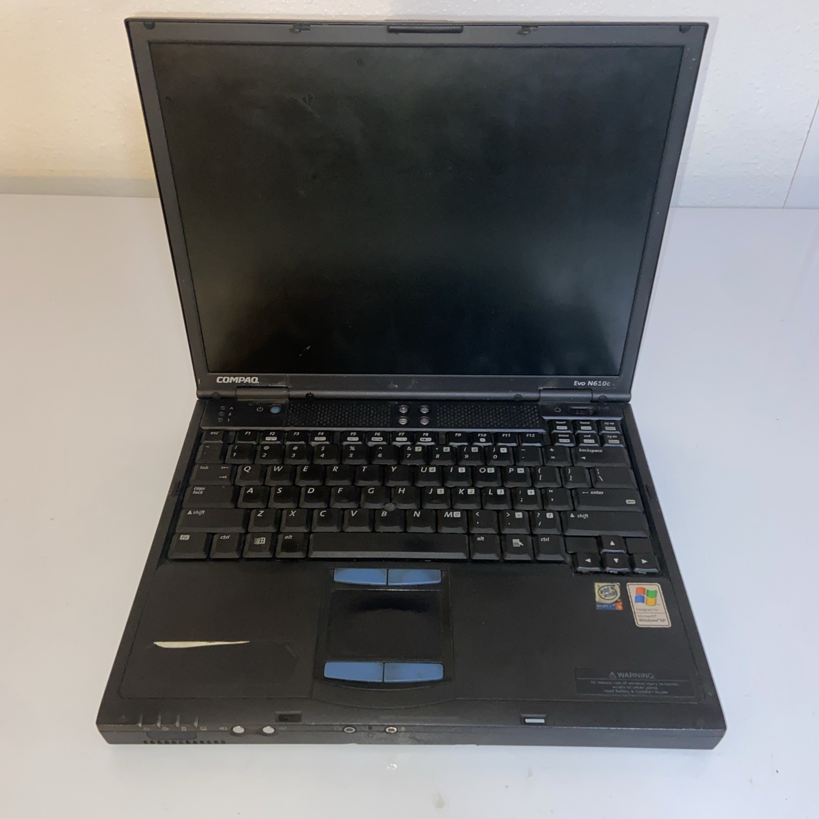COMPAQ EVO N610C – FOR PARTS/NO BATTERY/BAD COVER- 30GB HDD- Unknown Ram AS IS