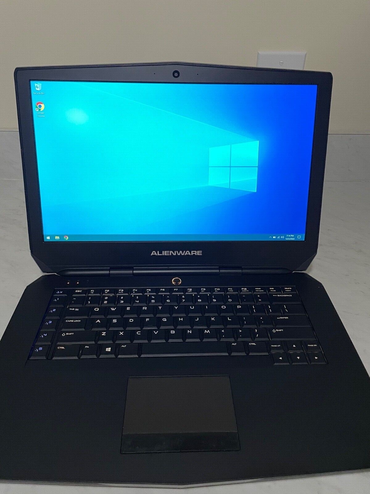 Alienware 15 r2 gaming laptop (Excellent Condition)