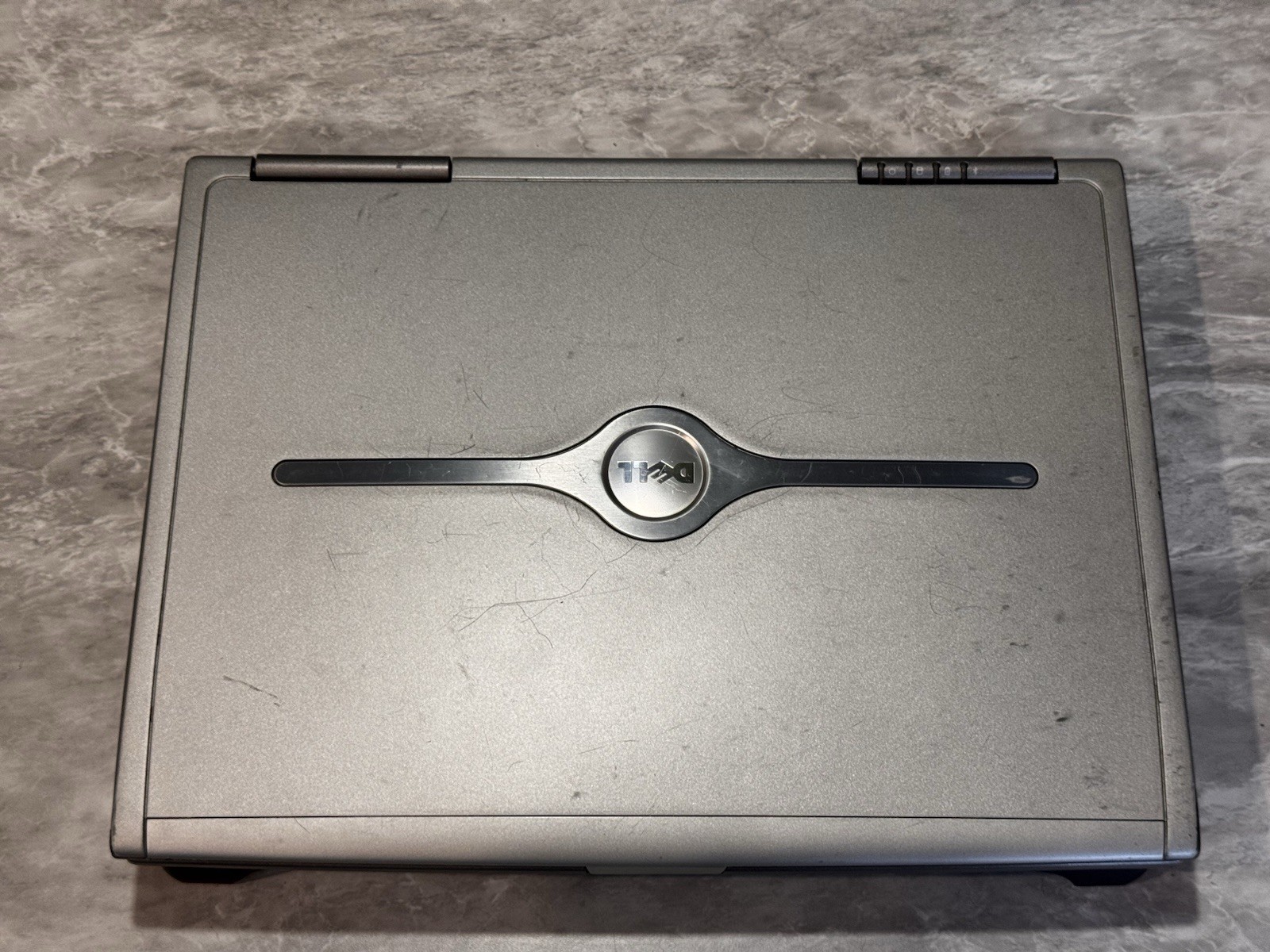 Dell Inspiron 9100 Pentium 4HT 2.8GHz 512MB RAM 40GB 15.4″ ATi Radeon 9700 XP