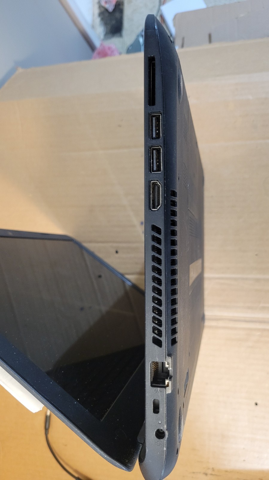 HP 15-F305DX AMD A6-5200 2000MHz 4 GB NO HDD / Charger –For Repair–