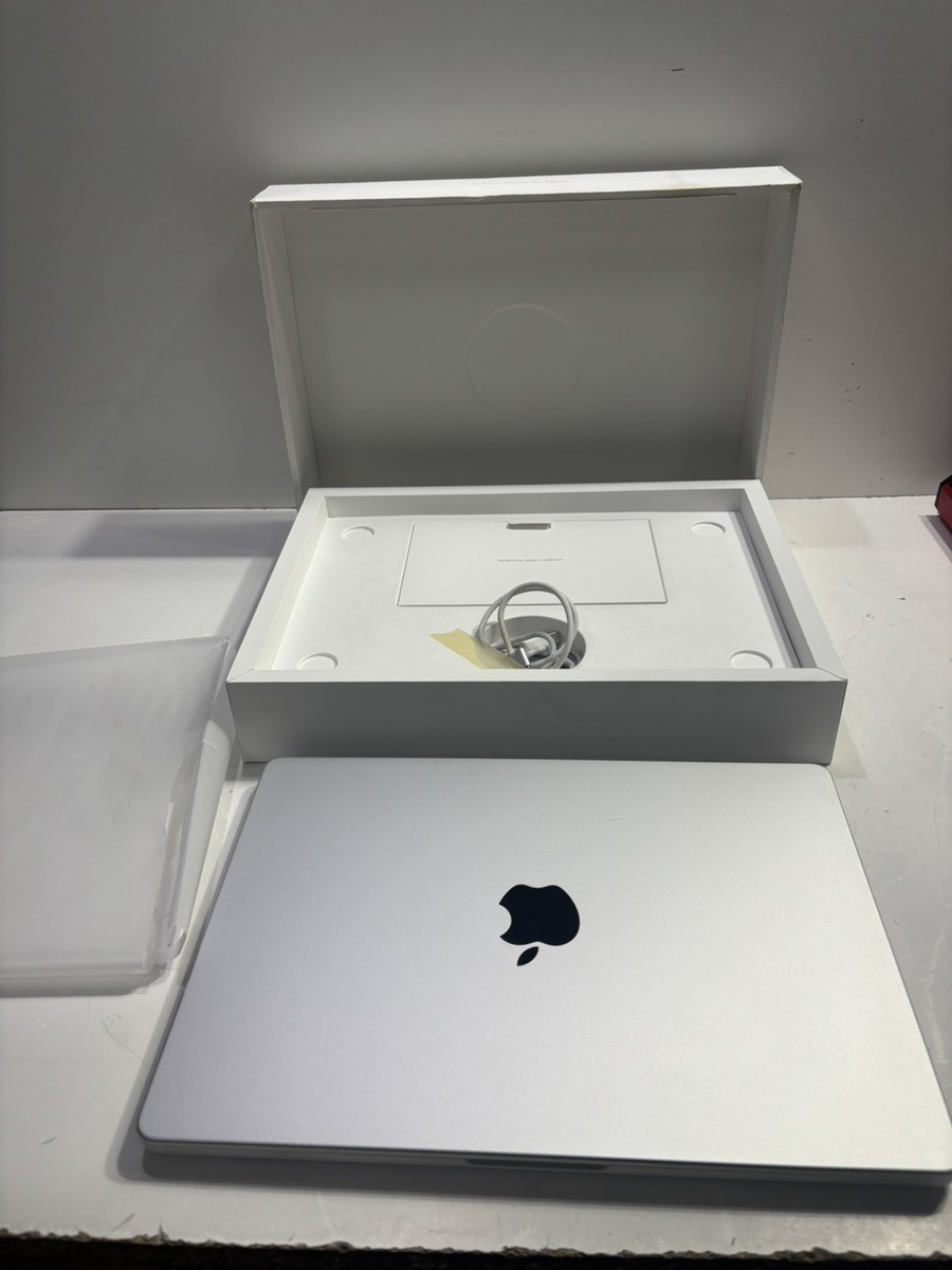 APPLE MACBOOK PRO A2992 (P11036172)