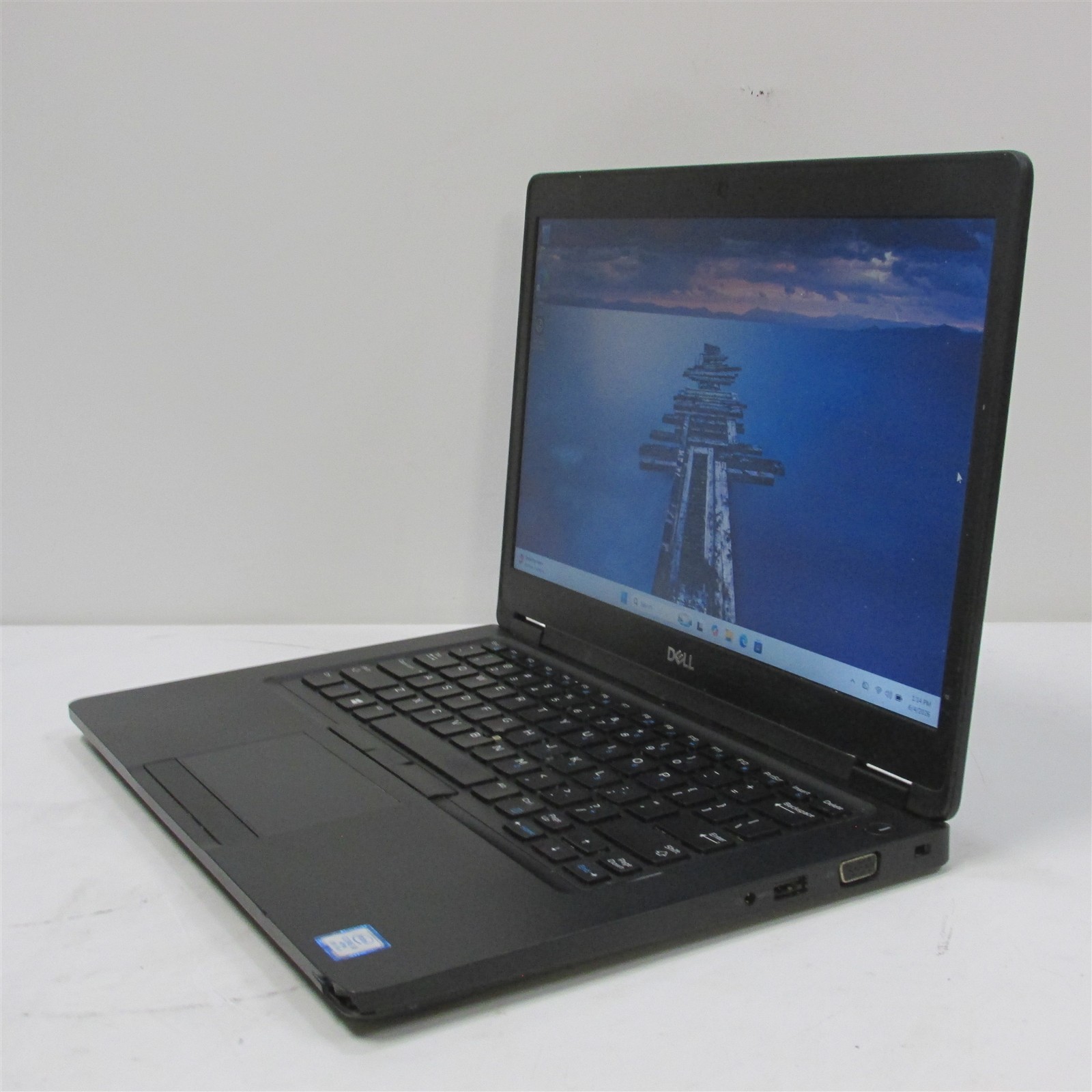 Dell Latitude 5490 i5-8350U 1.7GHz 8GB RAM 256GB m.2 14″ Windows 11 Pro COSM DMG